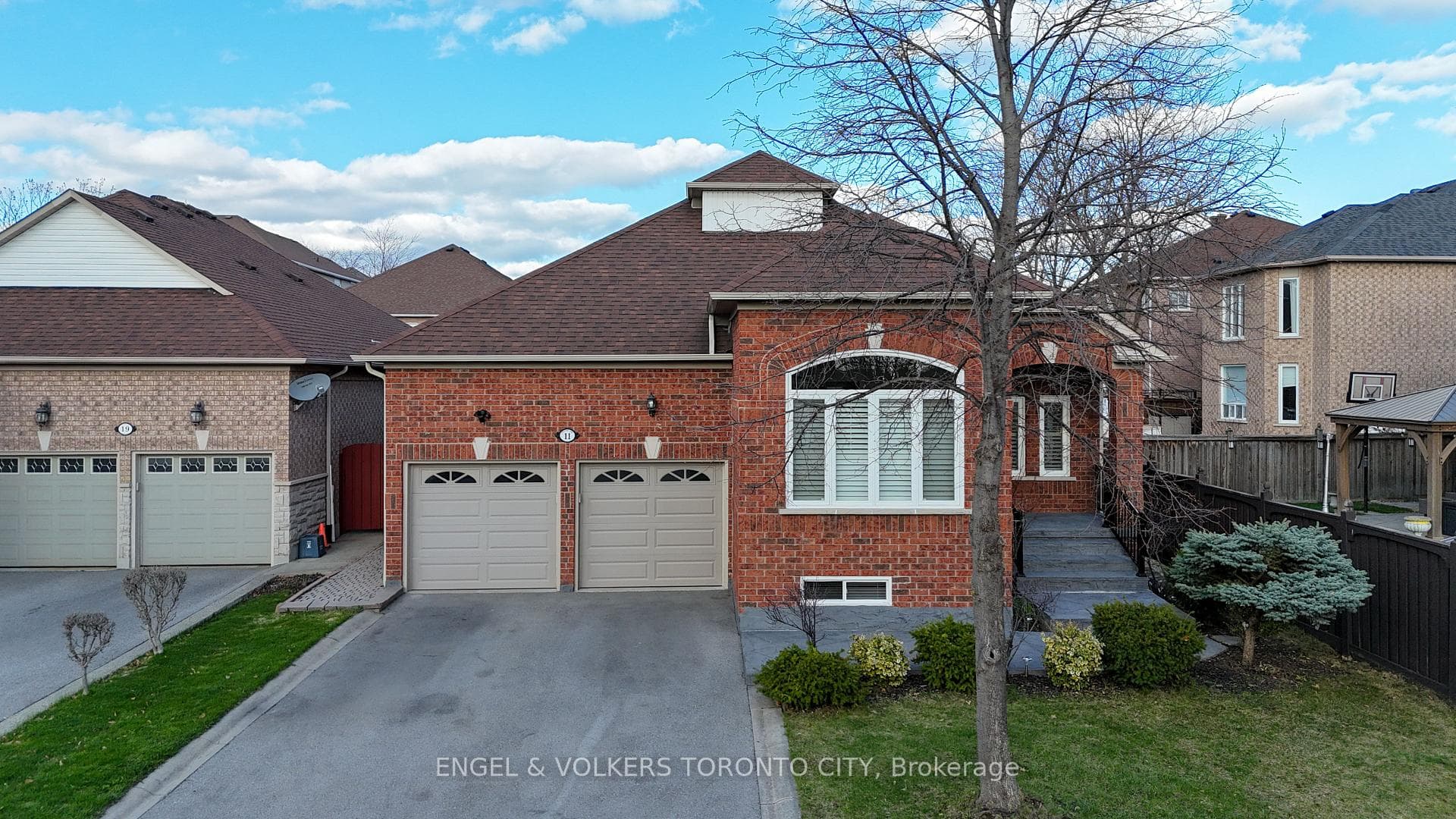11 Aventura Crescent, Vaughan, ON L4H 2G2