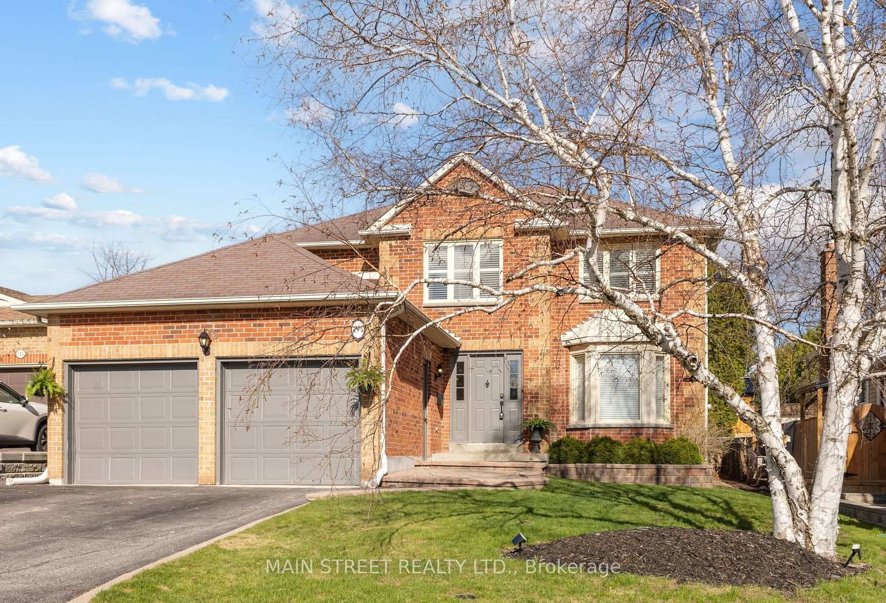 195 Brammar Street, Newmarket, ON L3Y 7T4