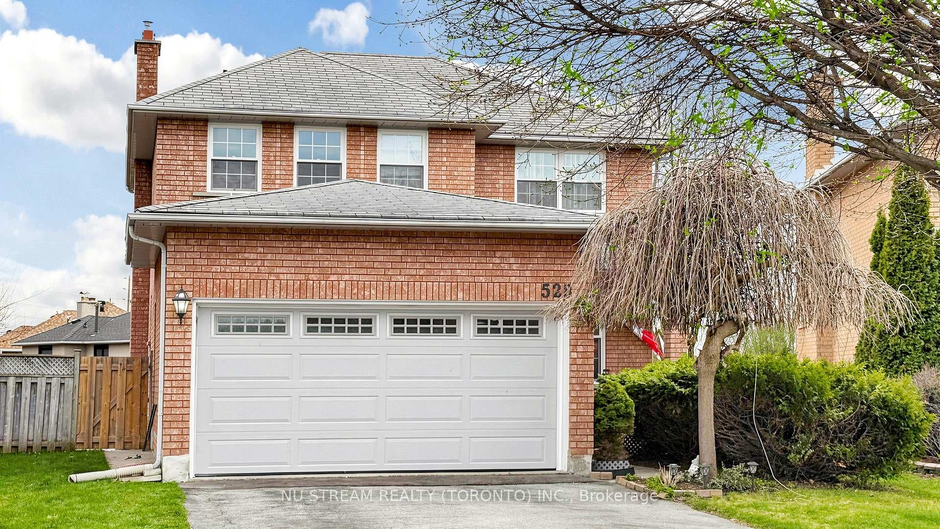 528 Veale Place, Newmarket, ON L3Y 8H9