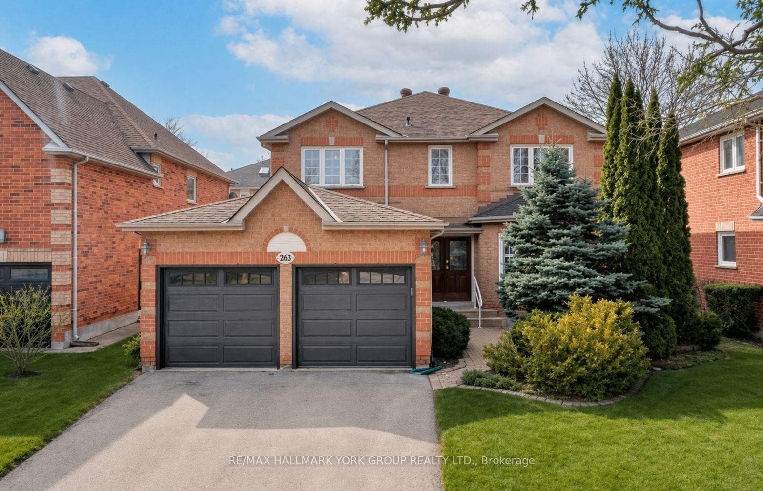 263 McClellan Way, Aurora, ON L4G 6N9