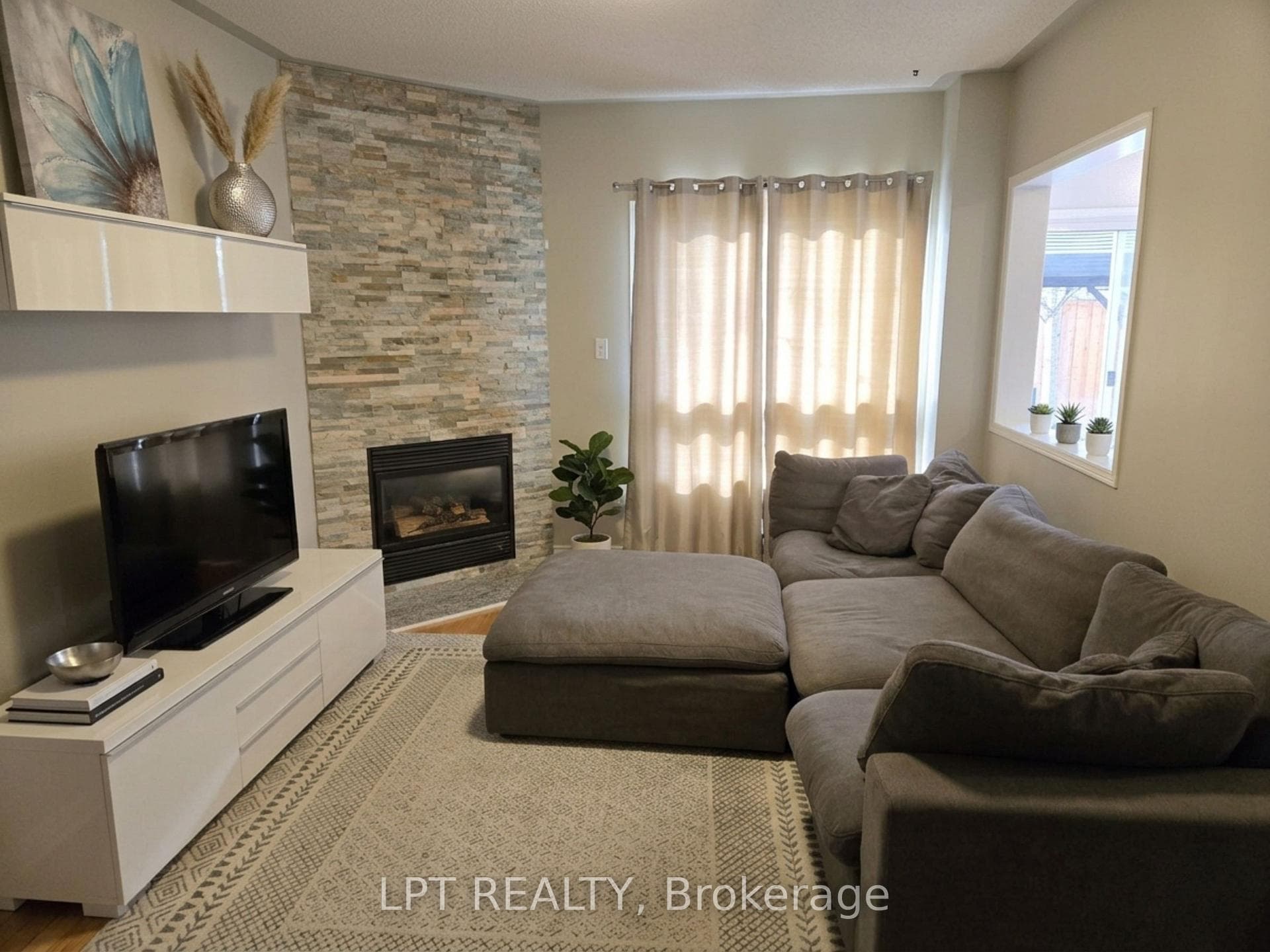 249 Rushbrook Drive, Newmarket, ON L3X 2E3