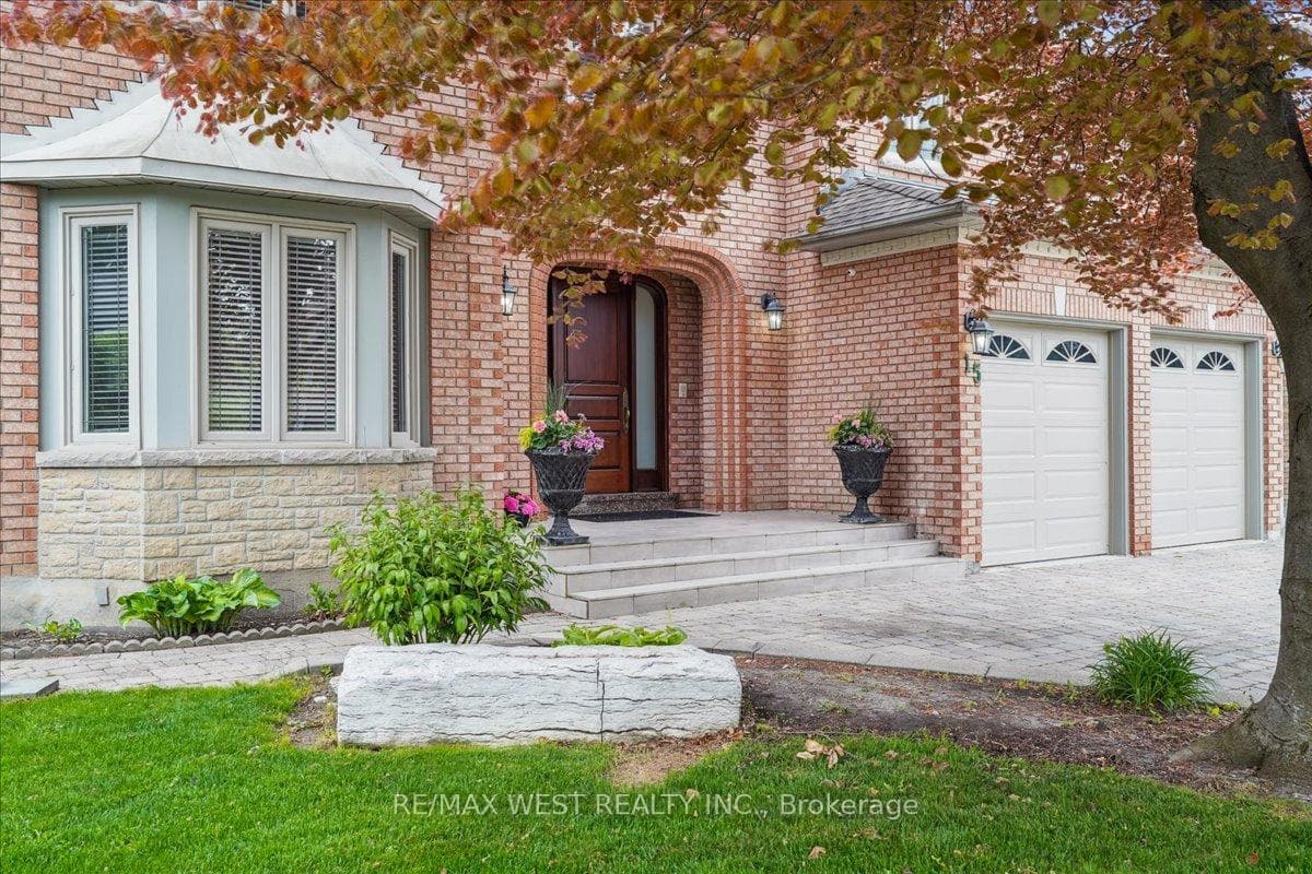 15 Brownlee Avenue, Vaughan, ON L4L 8H4