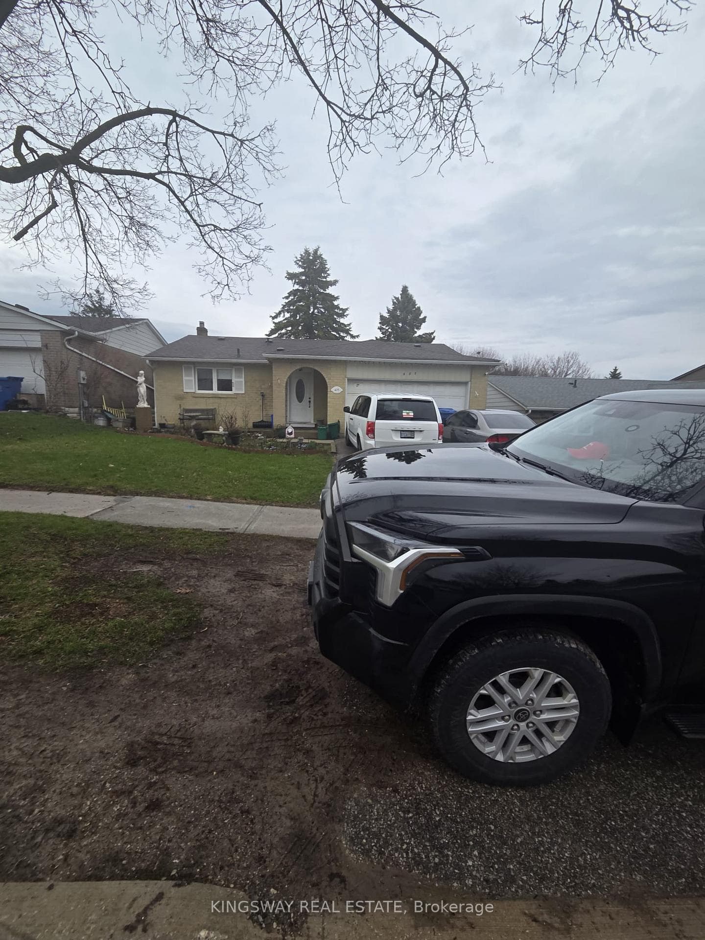 405 Dixon Boulevard, Newmarket, ON L3Y 5C5
