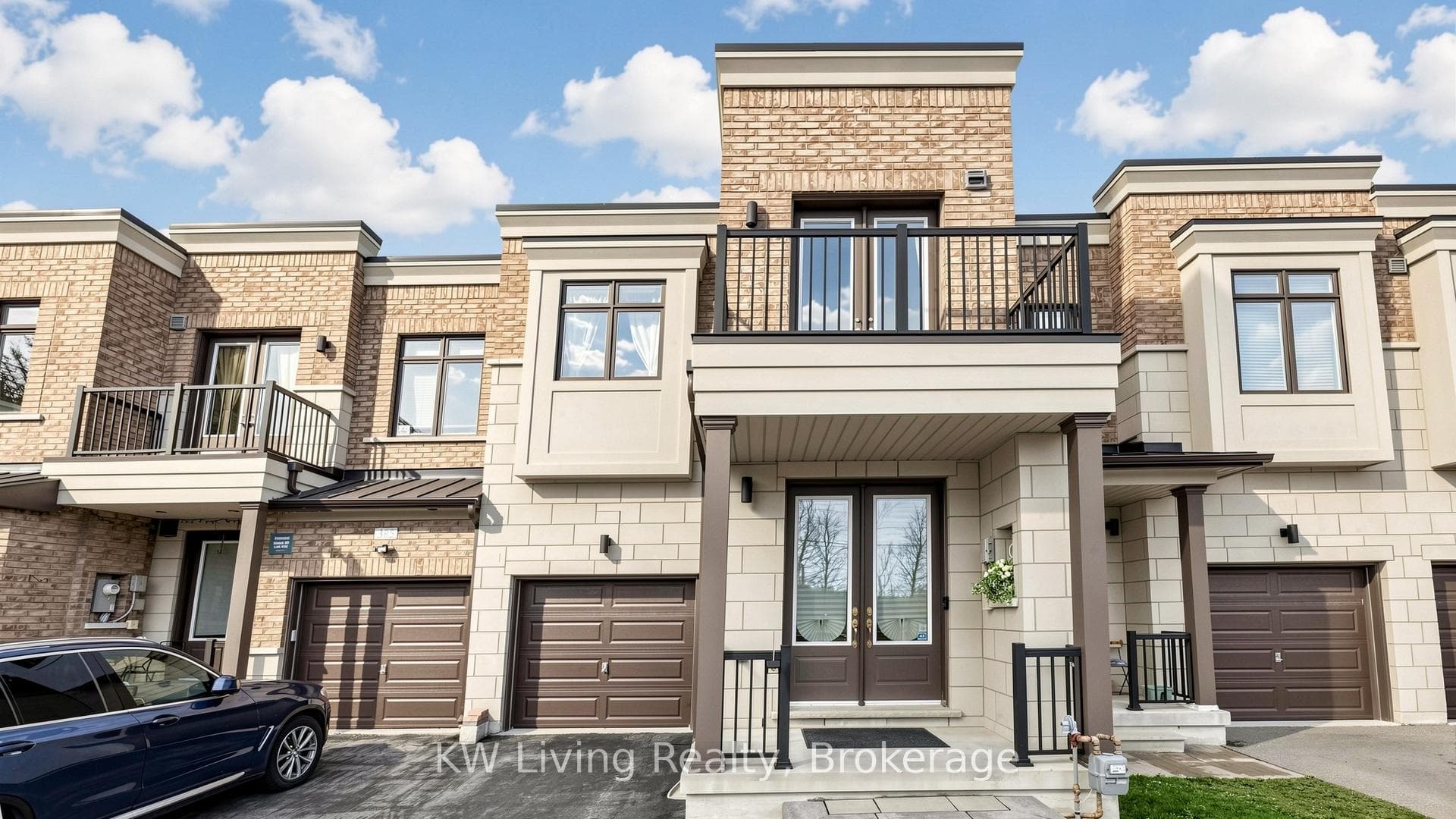 389 Elyse Court, Aurora, ON L4G 2C9