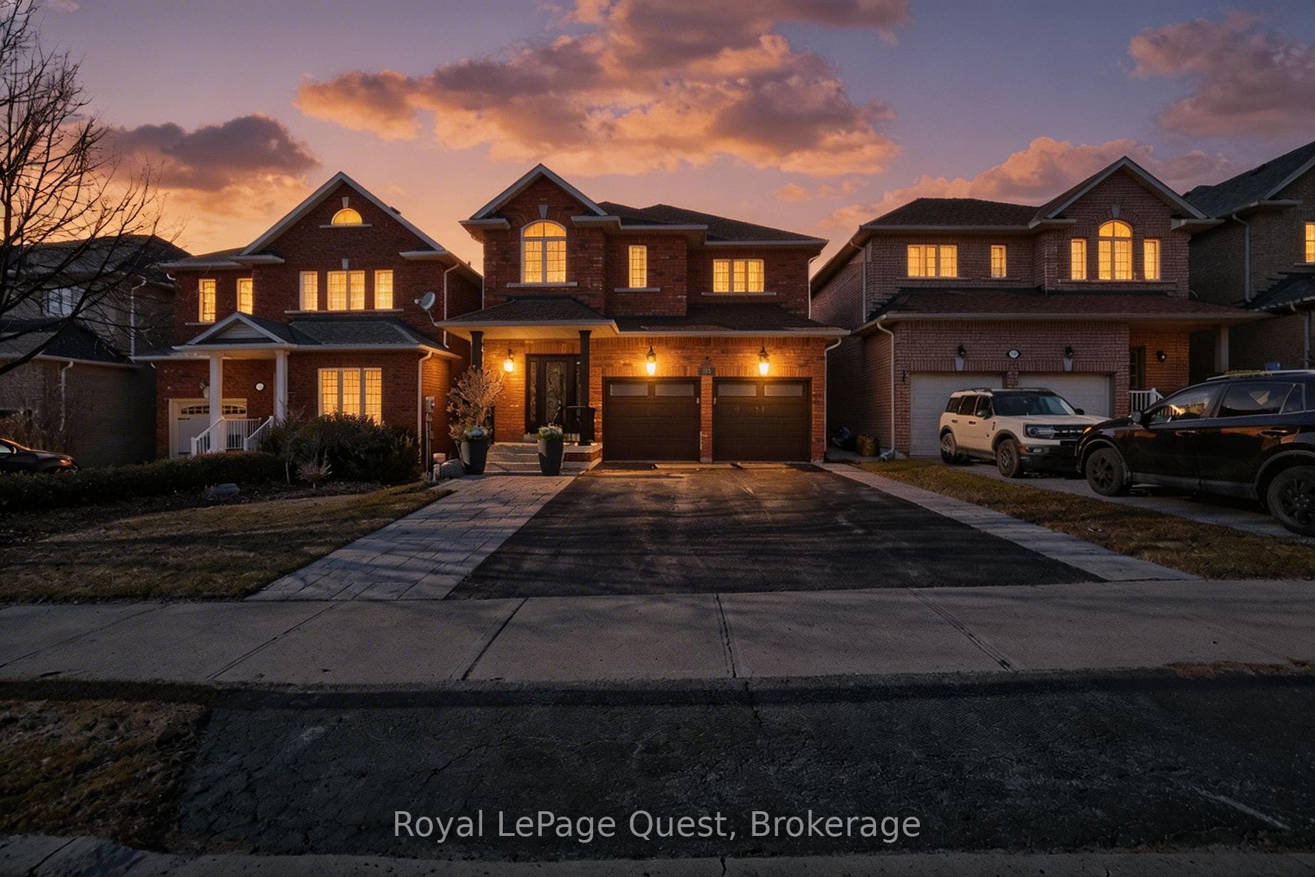 153 Woodbury Crescent, Newmarket, ON L3X 2S5