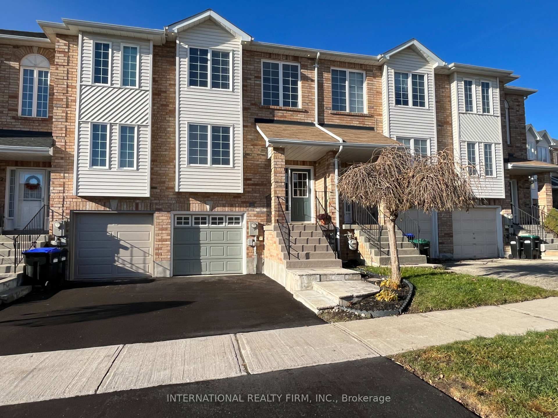 44 Natale Court, Bradford West Gwillimbury, ON L3Z 3B1