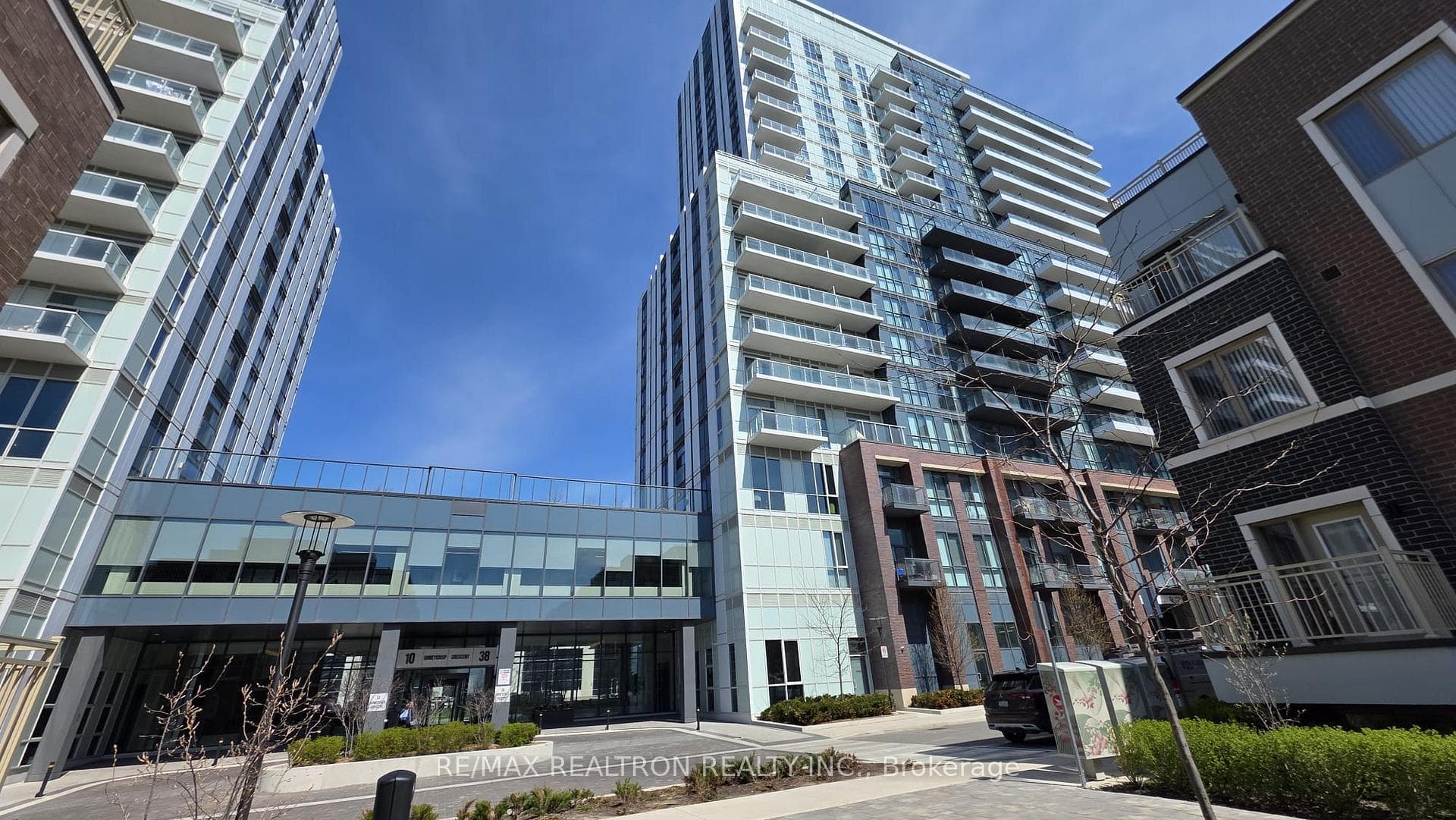 38 Honeycrisp Crescent 608, Vaughan, ON L4K 0M8