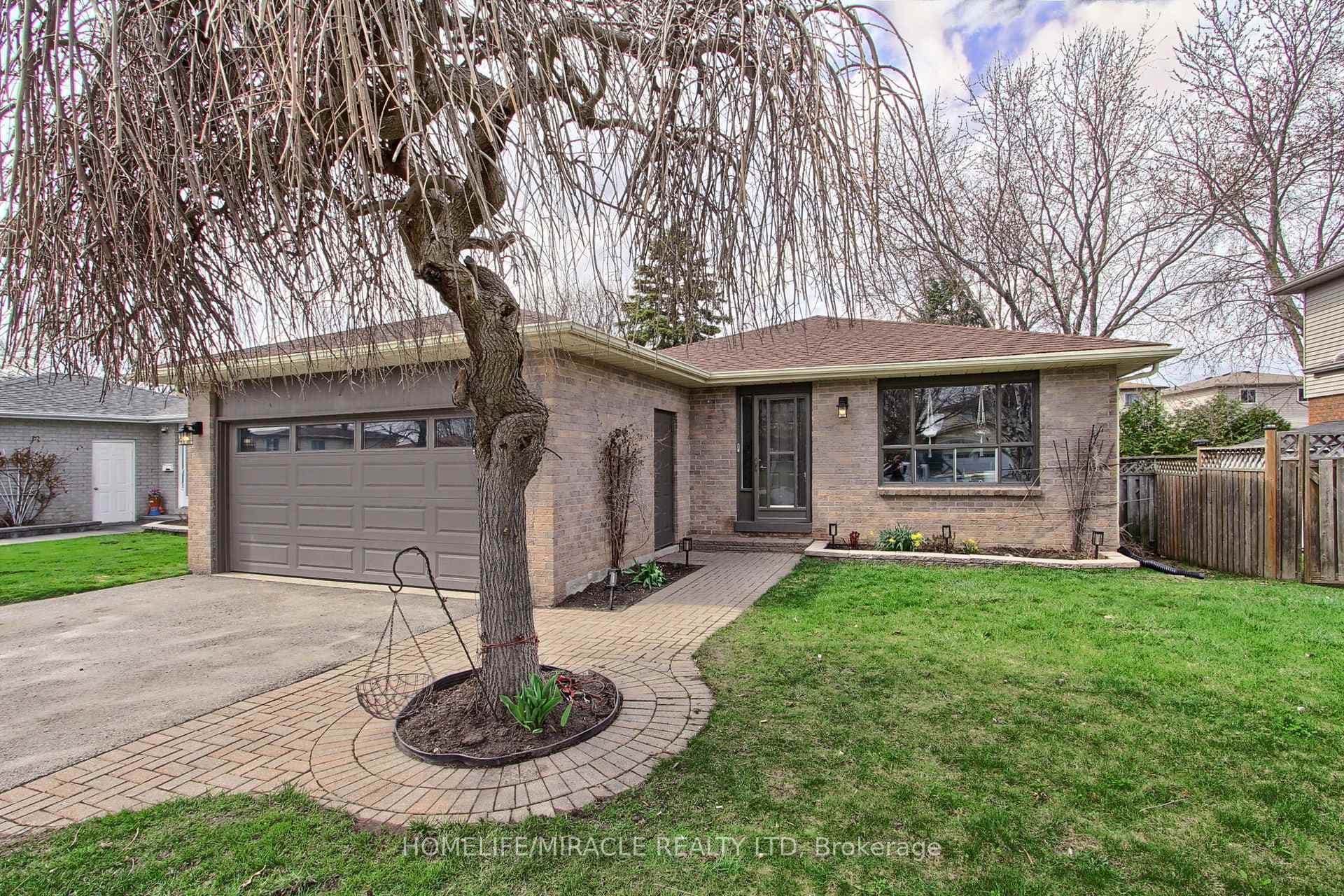 30 Northgate Drive, Bradford West Gwillimbury, ON L3Z 2H5