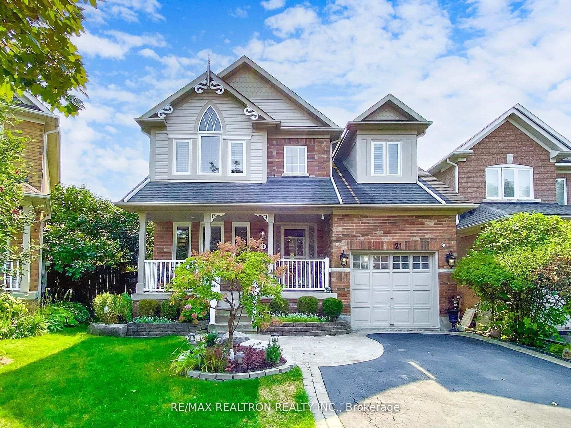 21 Watkins Glen Crescent, Aurora, ON L4G 7P3