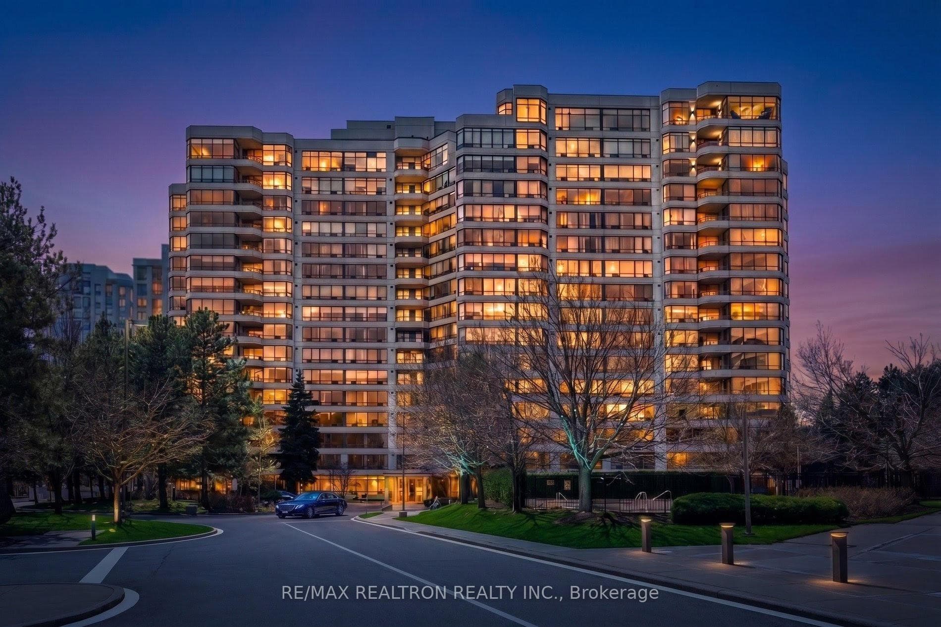 110 Promenade Circle 1004, Vaughan, ON L4J 7W8