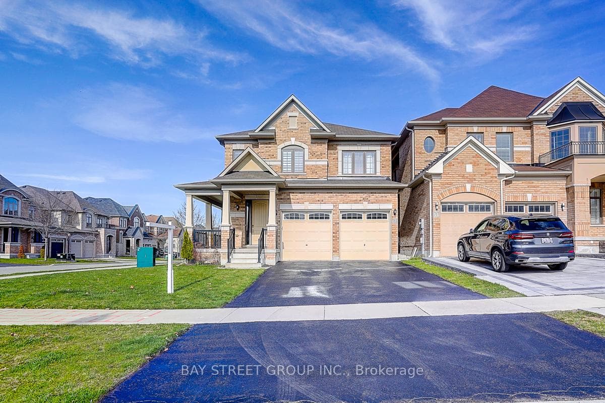 713 Dillman Avenue, Newmarket, ON L3X 0J8