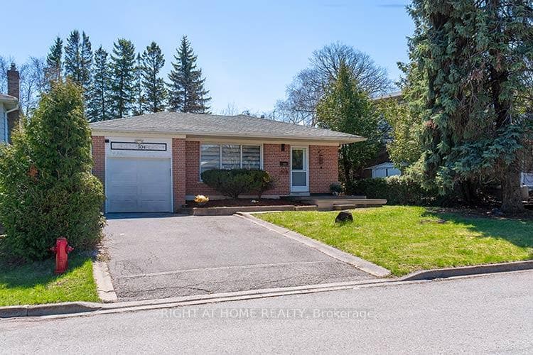 304 Roywood Crescent, Newmarket, ON L3Y 1A5