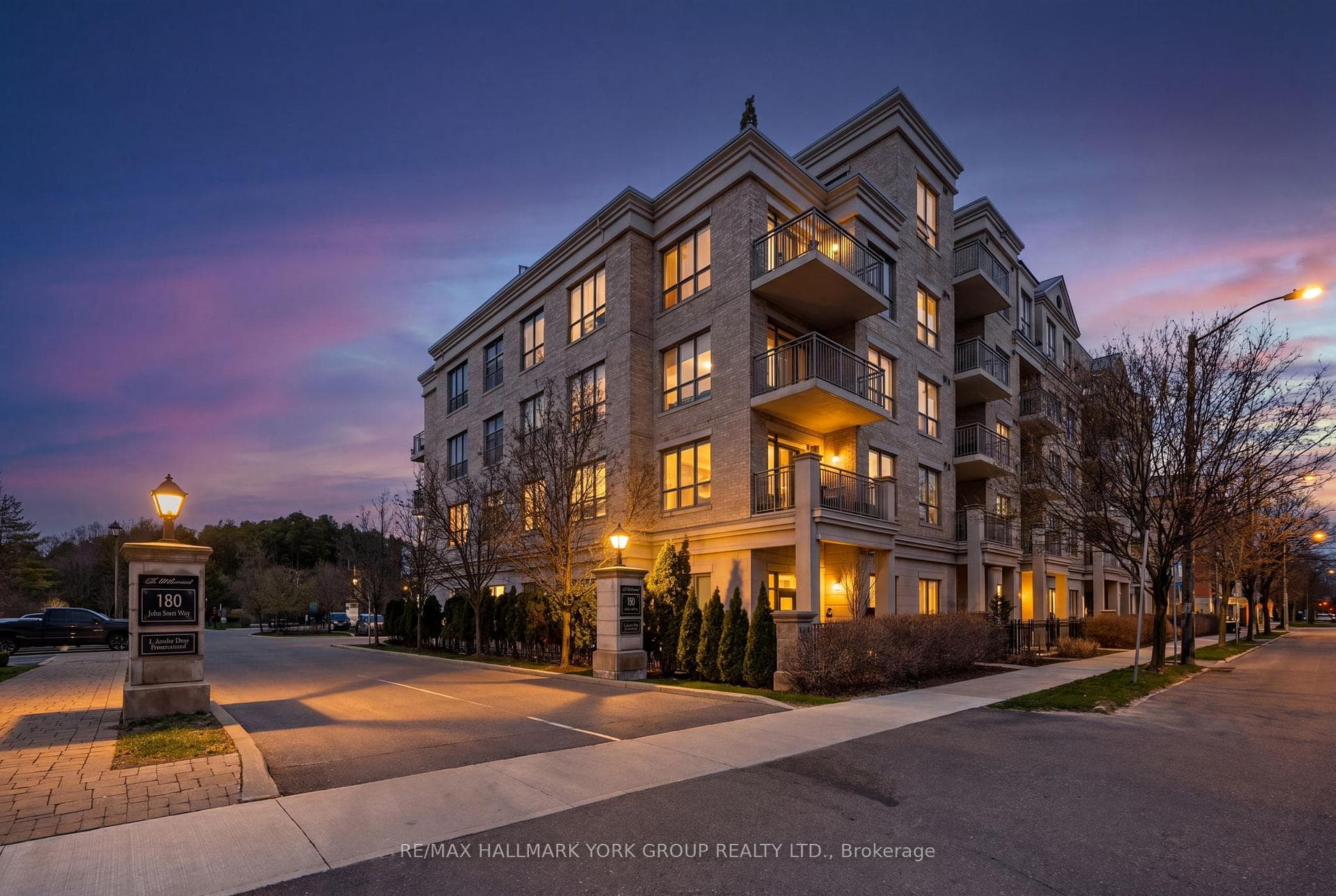 180 John West Way 109, Aurora, ON L4G 0R3