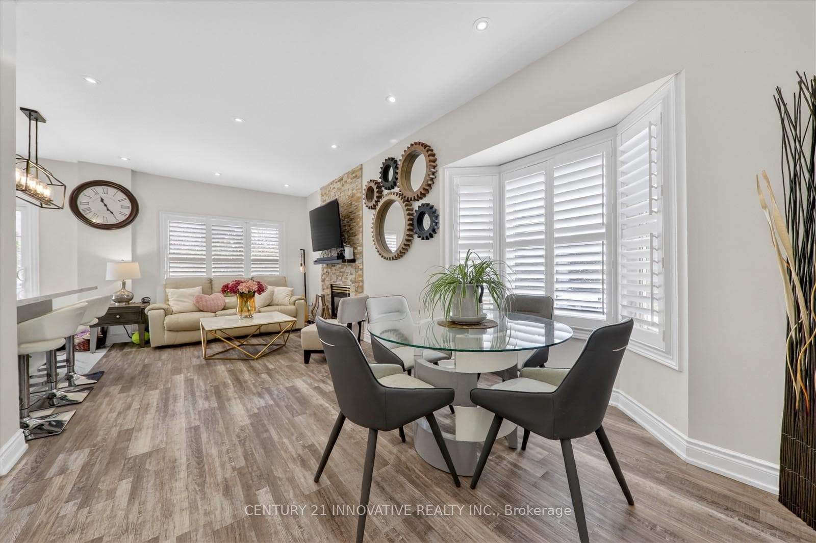 255 Denise Circle, Newmarket, ON L3X 2K1