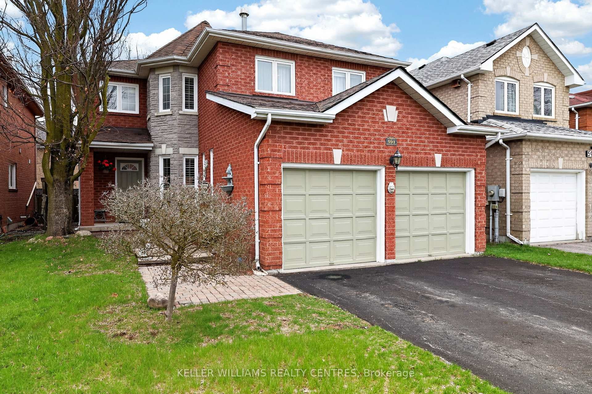 591 Plantation Gate, Newmarket, ON L3X 2C2