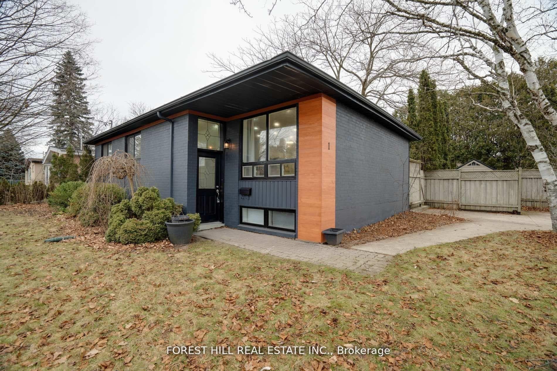 1 Willis Drive, Aurora, ON L4G 2J8