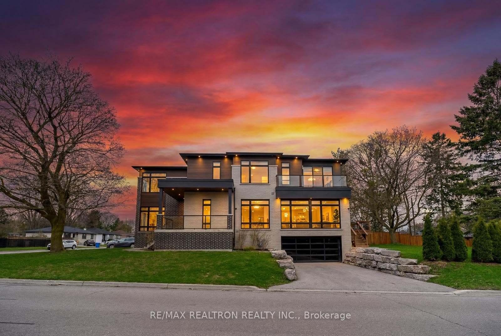 70 Collins Crescent, Aurora, ON L4G 2W2