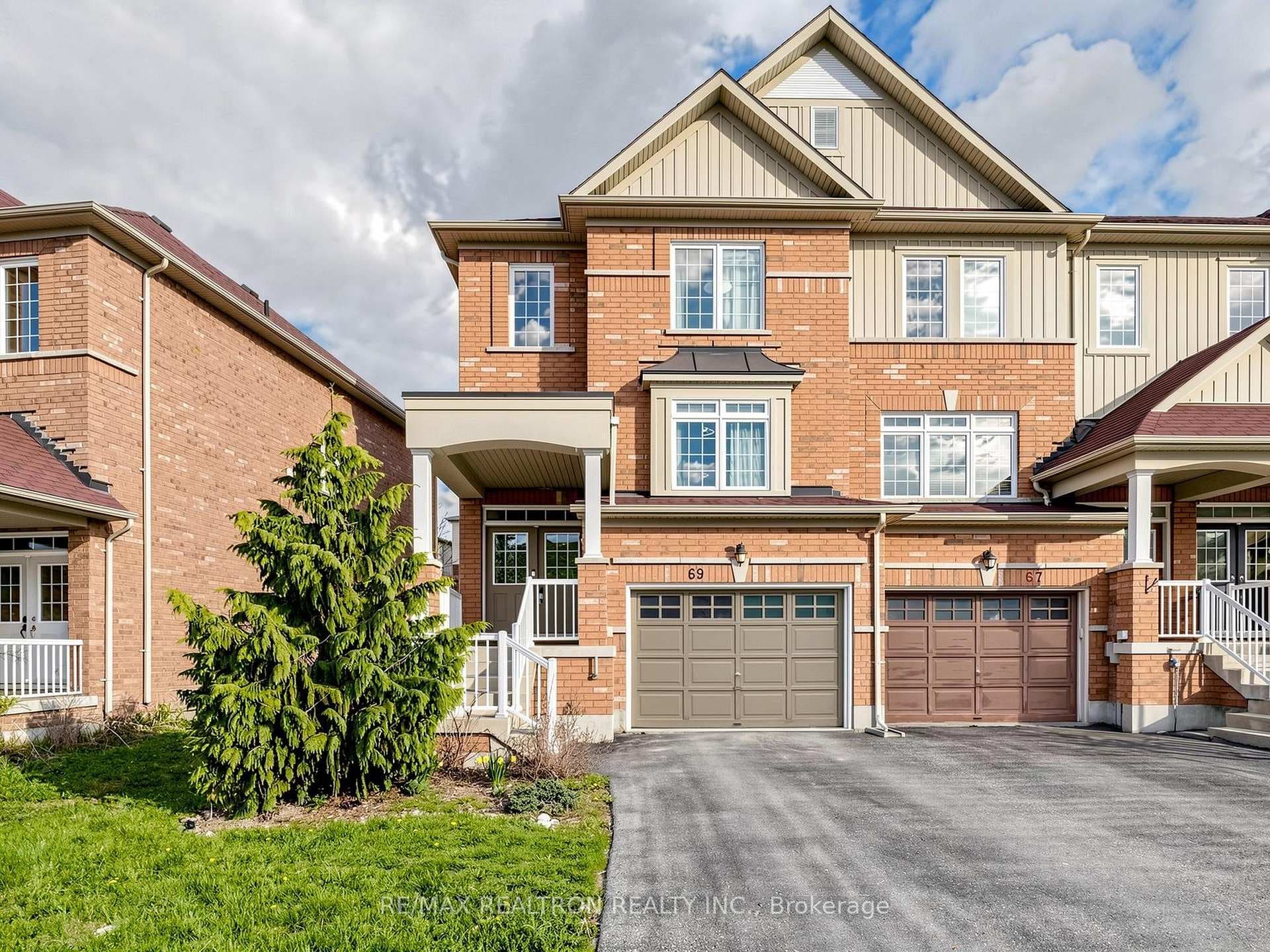 69 Matthewson Avenue, Bradford West Gwillimbury, ON L3Z 0N8