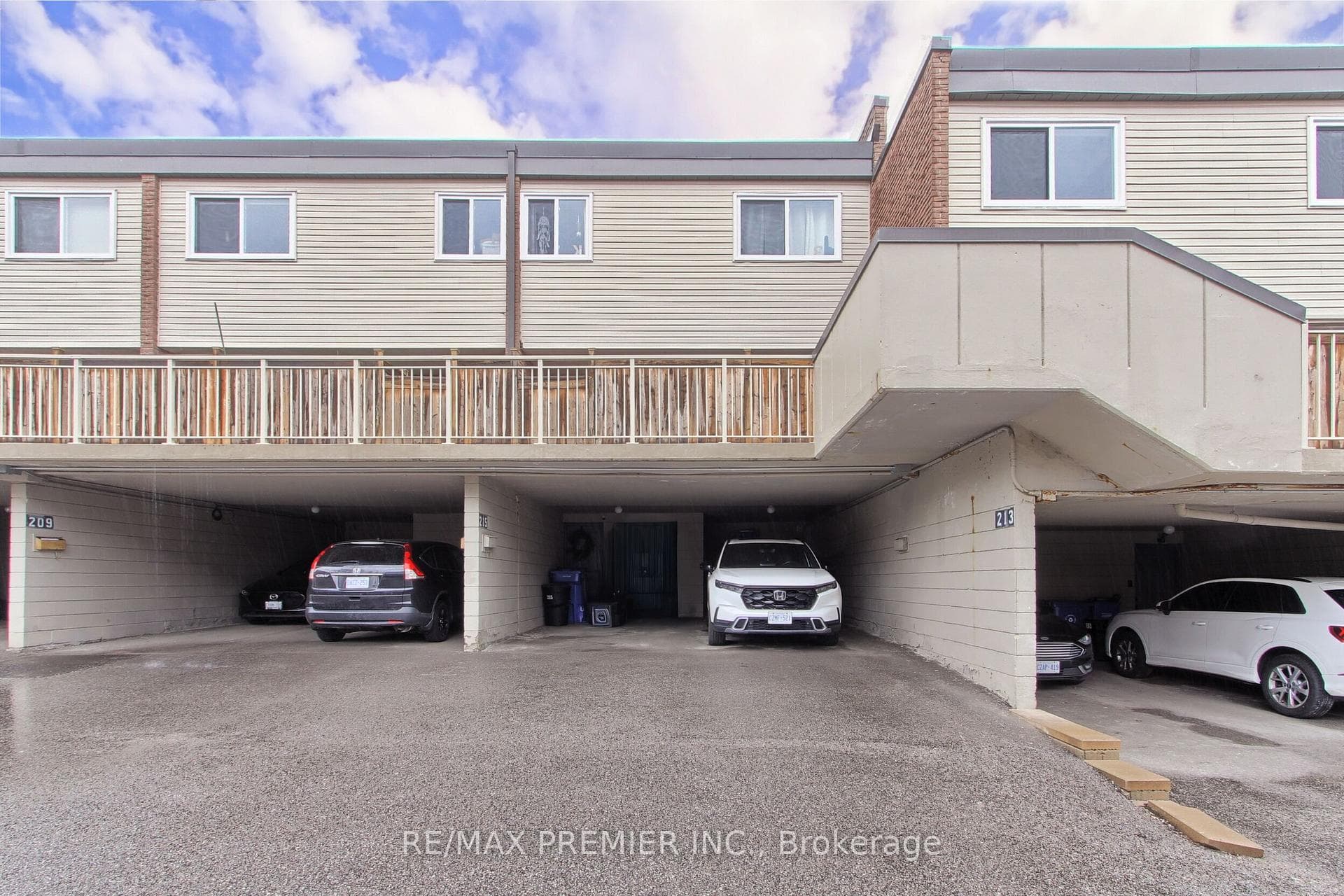 213 Milestone Crescent, Aurora, ON L4G 3M2