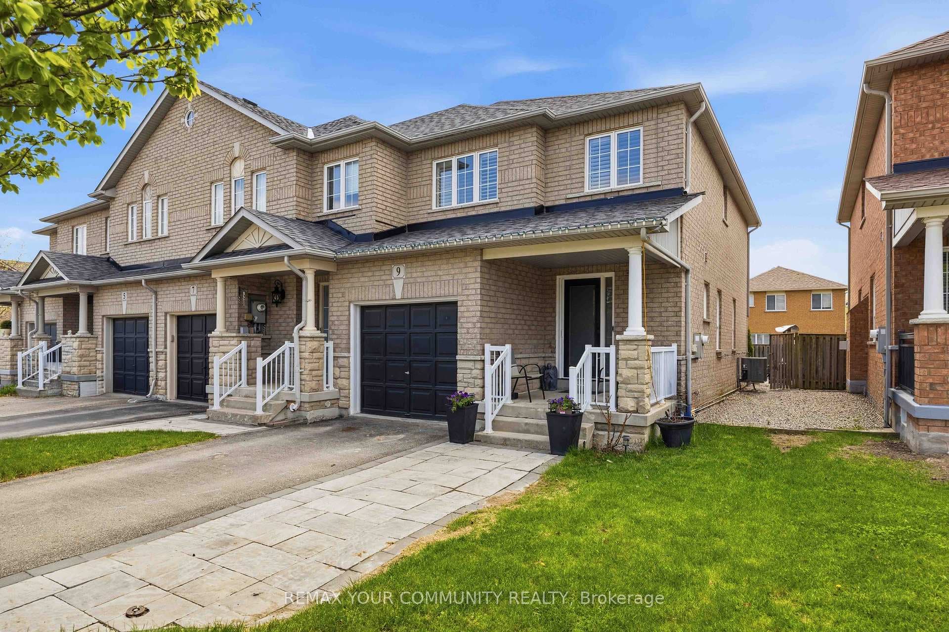 9 E Collis Drive, Aurora, ON L4G 7V4