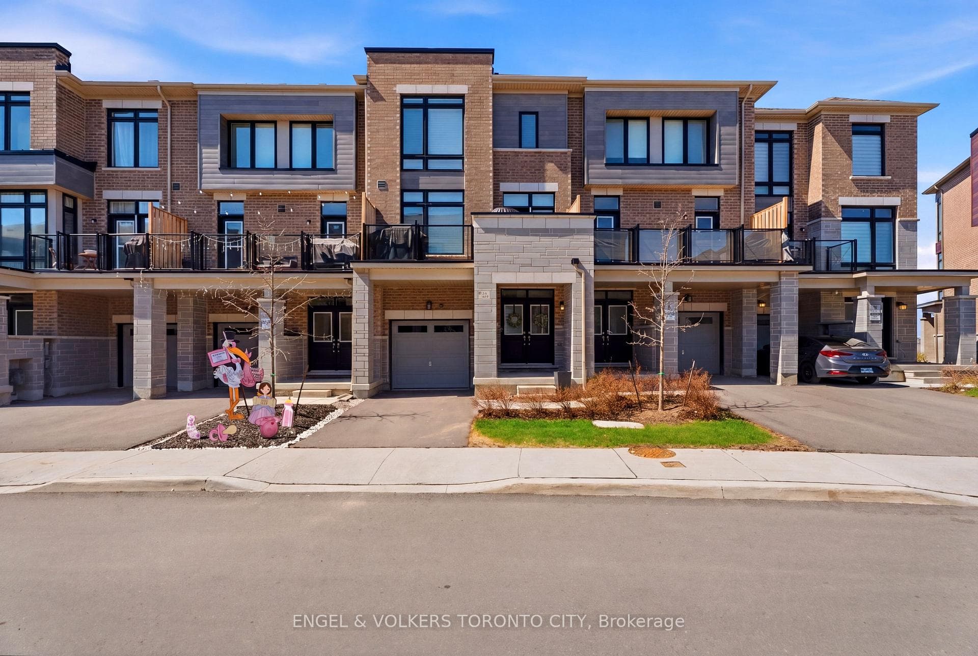 43 Holyrood Crescent, Vaughan, ON L4H 5G2