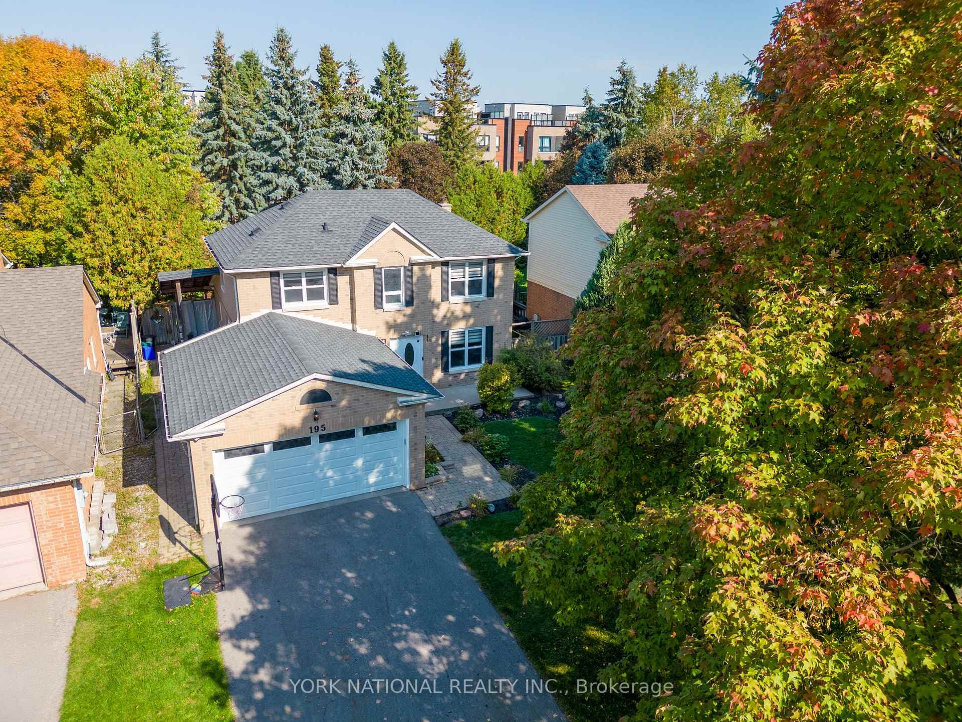 195 John Bowser Crescent, Newmarket, ON L3Y 7N6