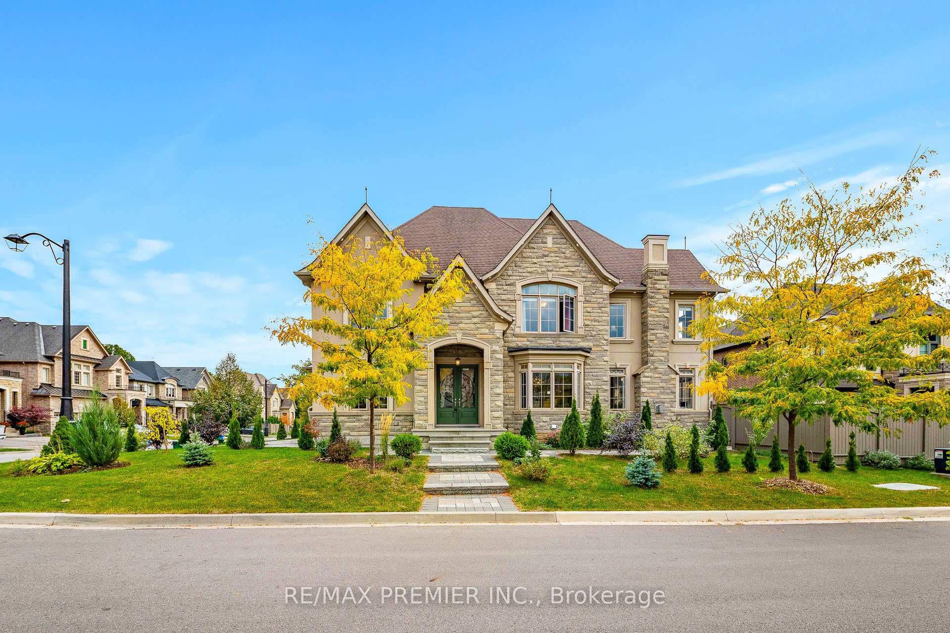 28 Rivoli Drive, Vaughan, ON L4H 3X2