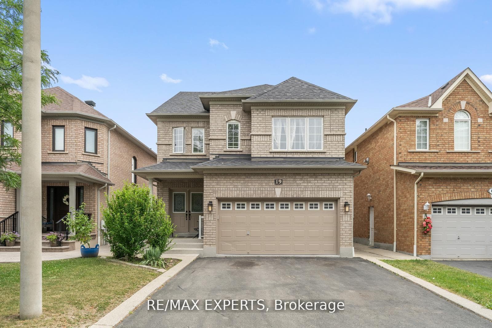 19 Maximillian Street, Vaughan, ON L4H 2S6