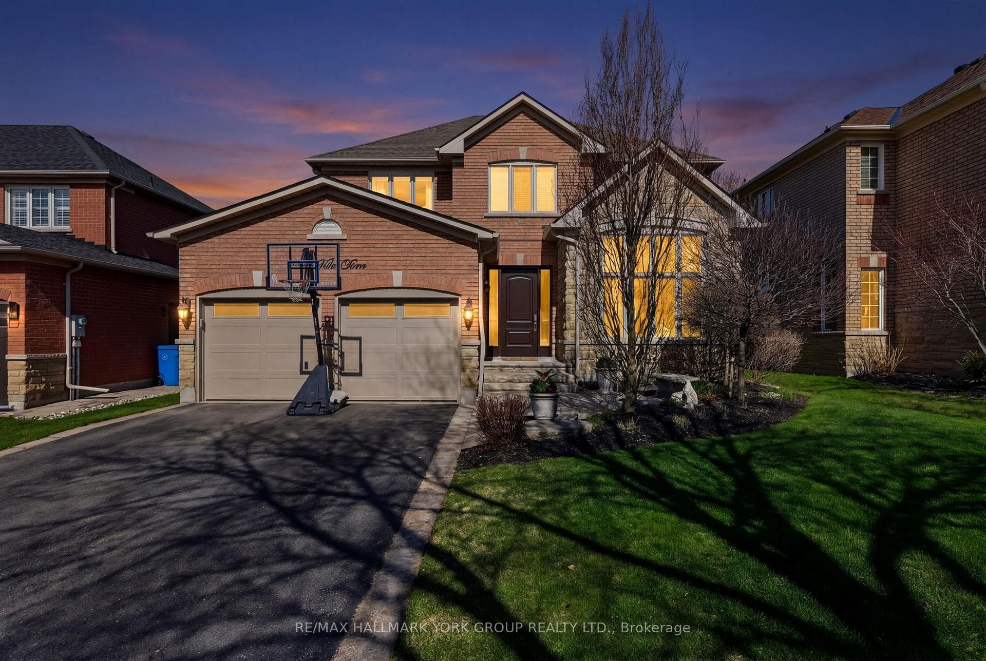 260 Willis Drive, Aurora, ON L4G 7M2