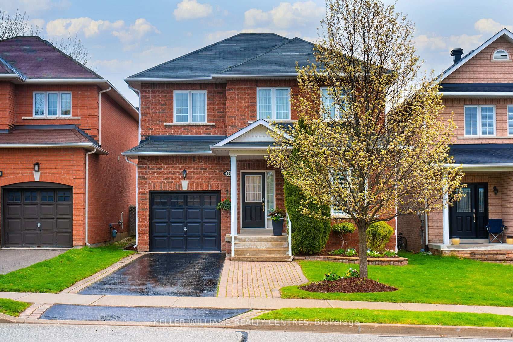 97 Woodbury Crescent, Newmarket, ON L3X 2T2