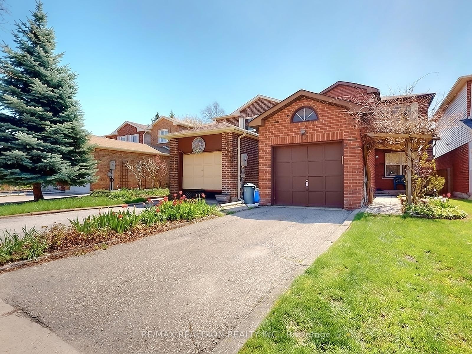 73 Swinton Crescent, Vaughan, ON L4J 2W9