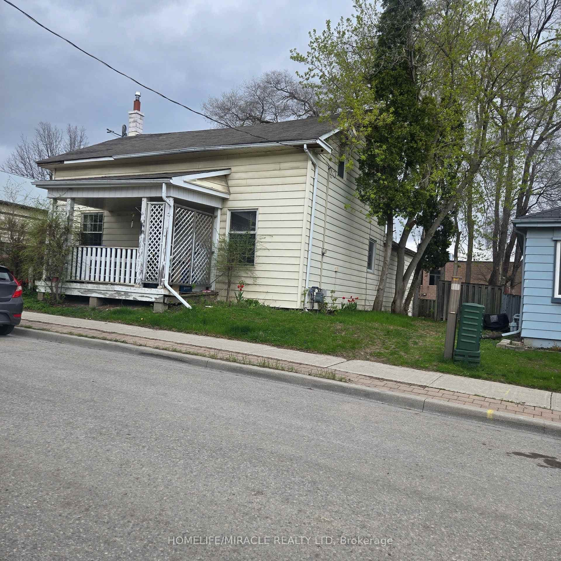 451 Simcoe Street, Newmarket, ON L3Y 2M5