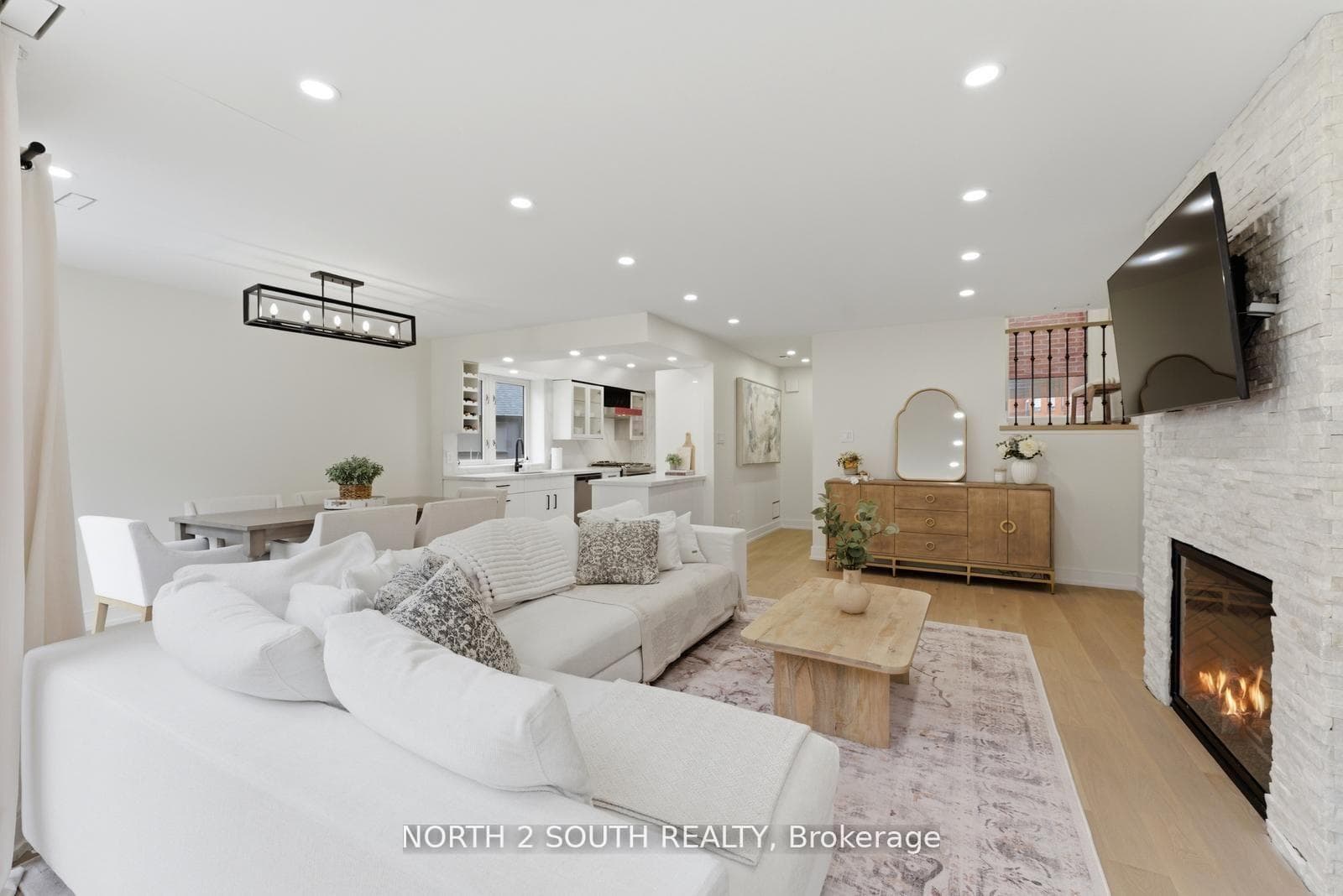 100 Arbors Lane TH 23, Vaughan, ON L4L 7G4