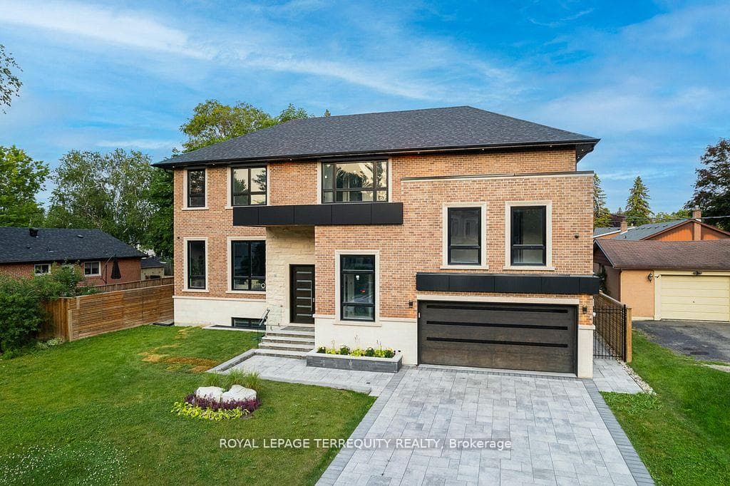 45 Seaton Drive, Aurora, ON L4G 2K2