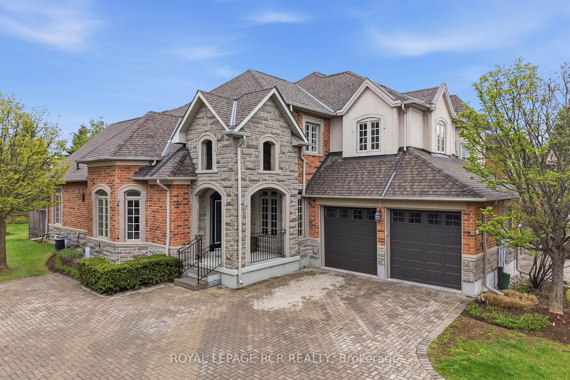 16 Bonnell Crescent 107, Aurora, ON L4G 7S8