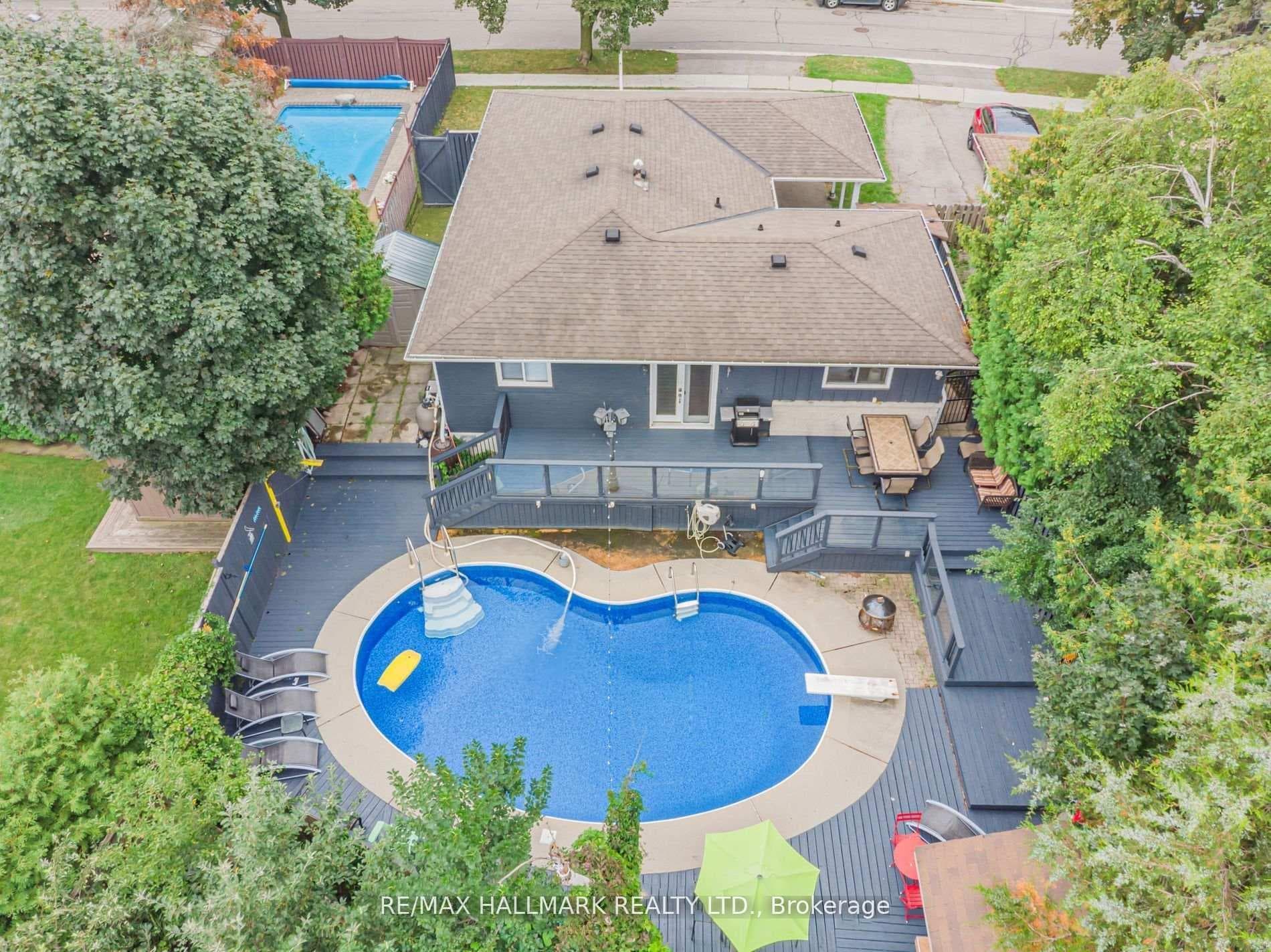 4 Devins Drive, Aurora, ON L4G 2Z1