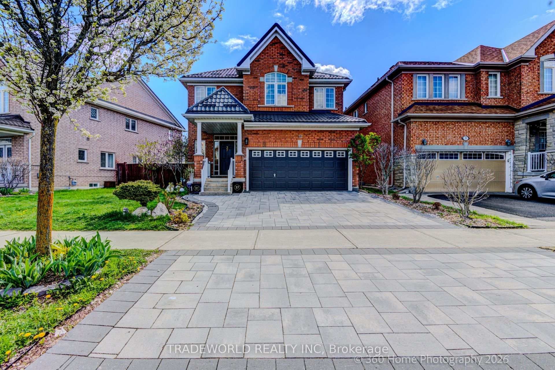 37 Santa Amato Crescent, Vaughan, ON L4J 0E9