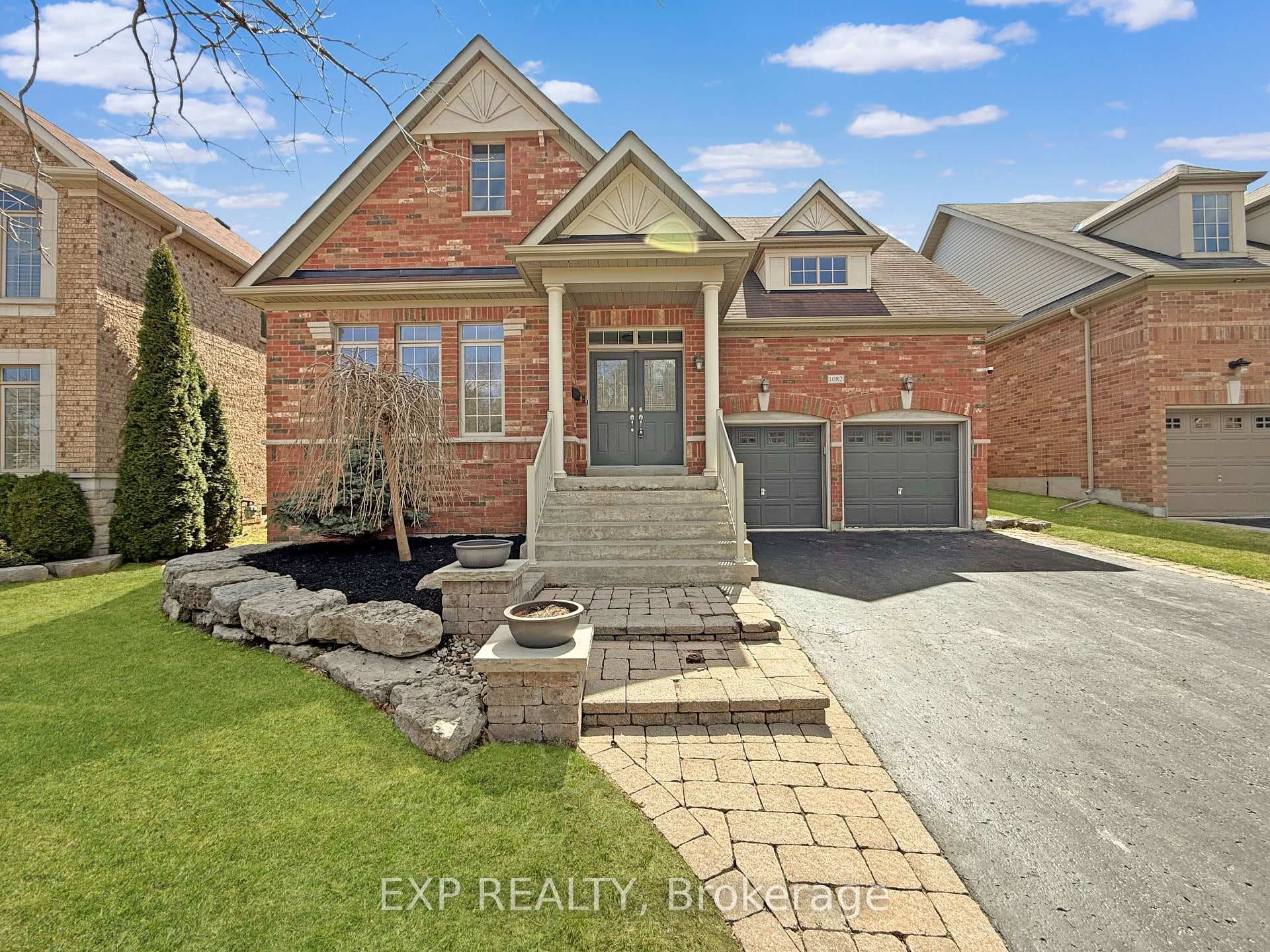 1082 Bob Scott Court, Newmarket, ON L3X 3L7