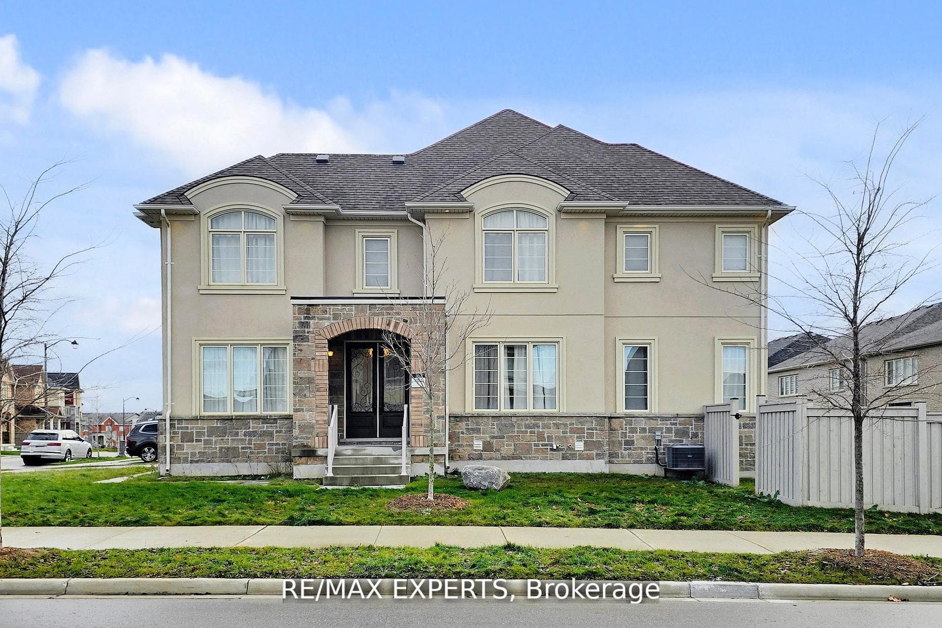 167 Frederick Pearson Street, East Gwillimbury, ON L9N 0Y8