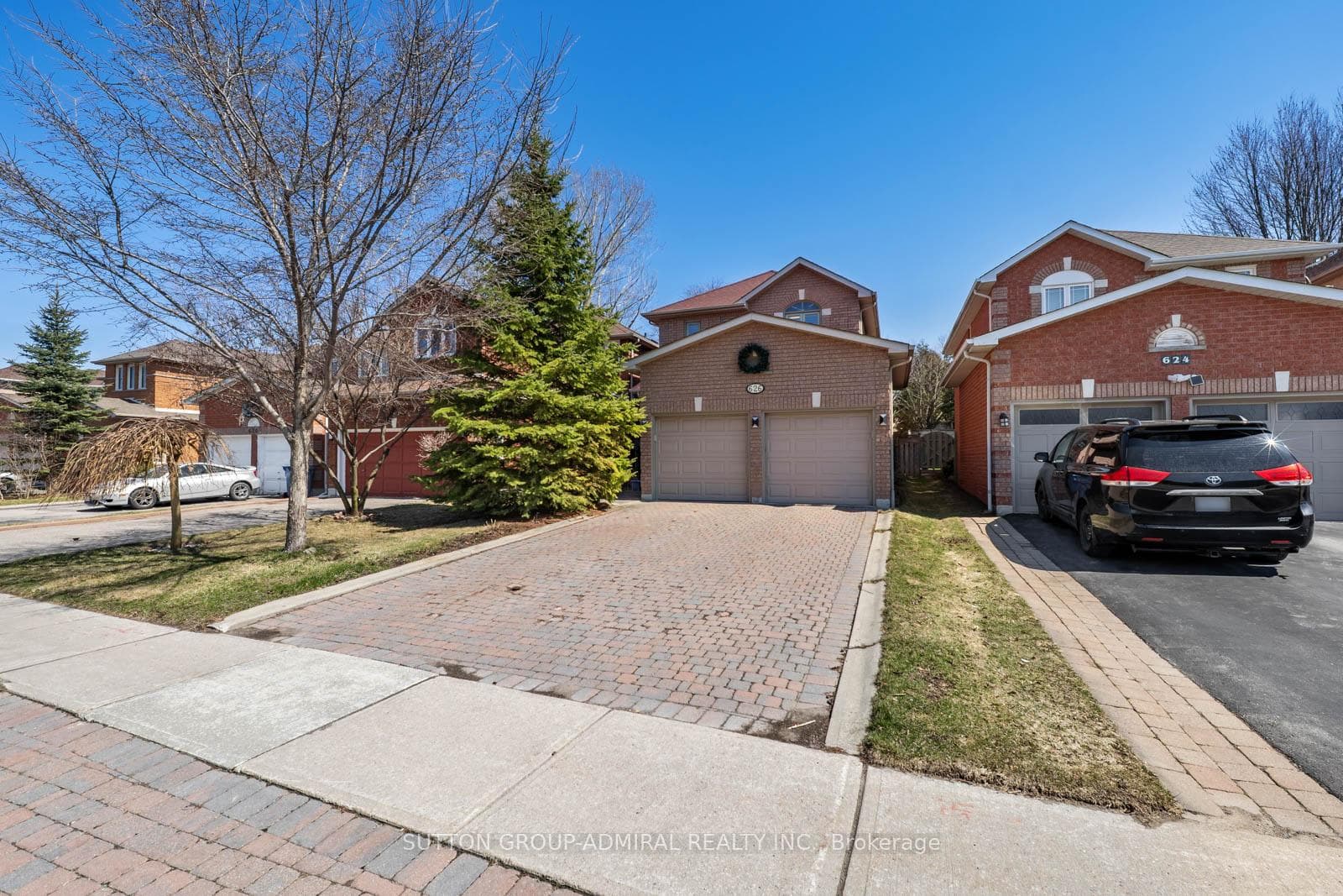 626 College Manor Drive, Newmarket, ON L3Y 8M7