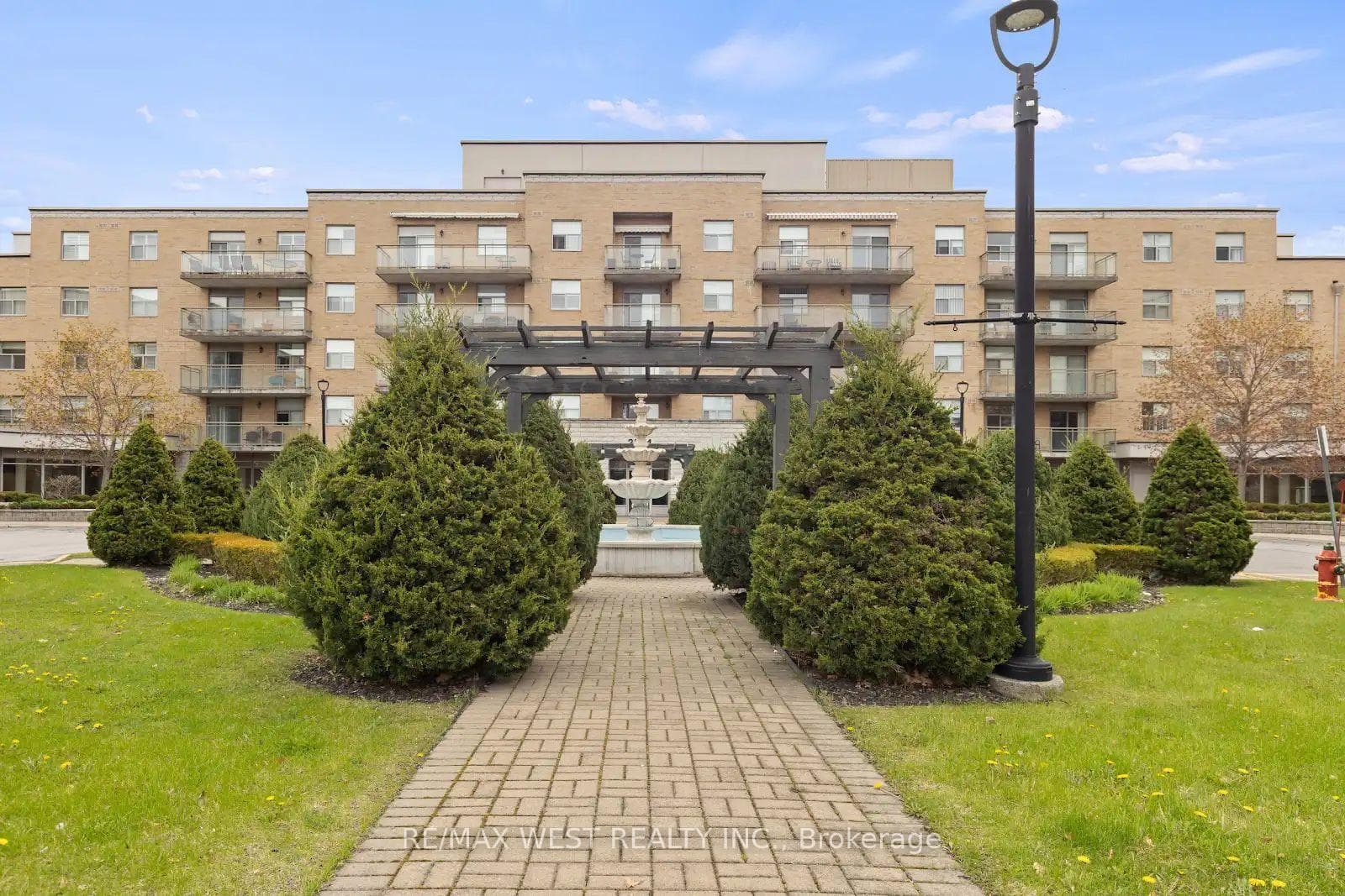 2506 Rutherford Road 511, Vaughan, ON L4K 5N4