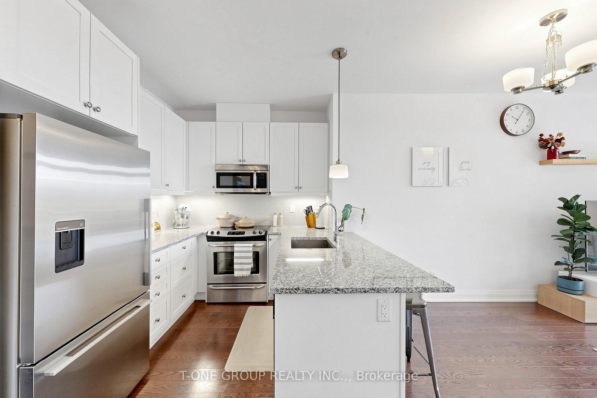 15277 Yonge Street 602A, Aurora, ON L4G 1N6