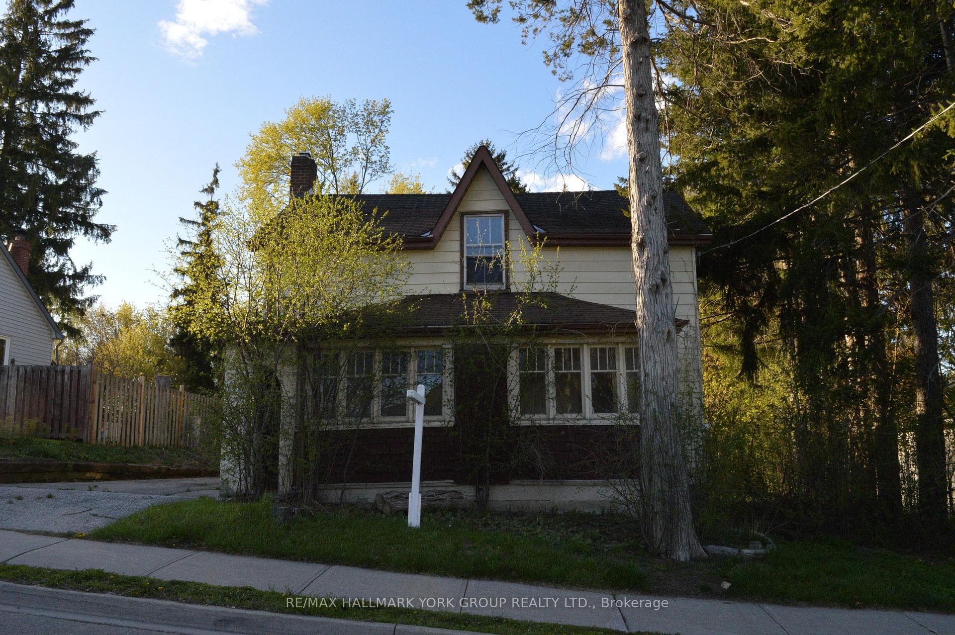 148 Centre Street, Aurora, ON L4G 1K1