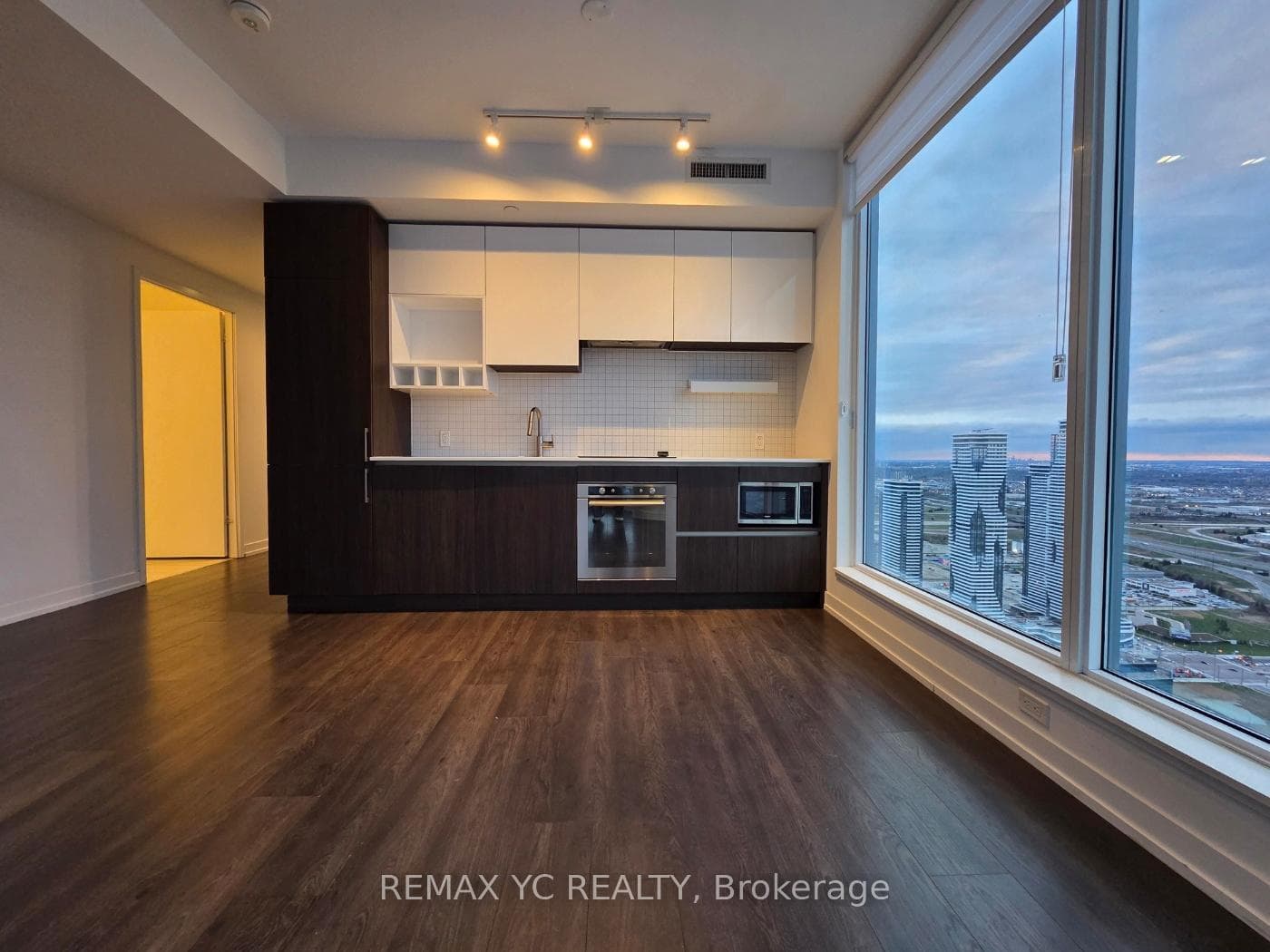 5 Buttermill Avenue 5810, Vaughan, ON L4K 0J5