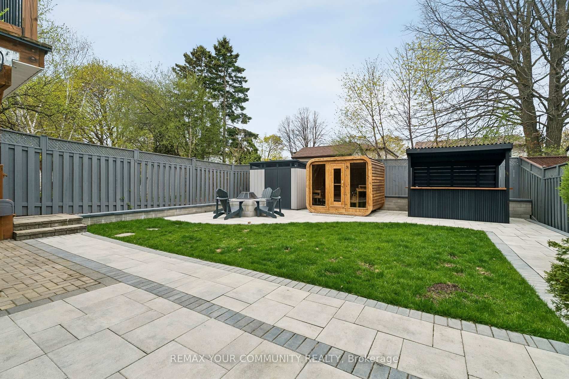 201 Lloyd Avenue, Newmarket, ON L3Y 5L4