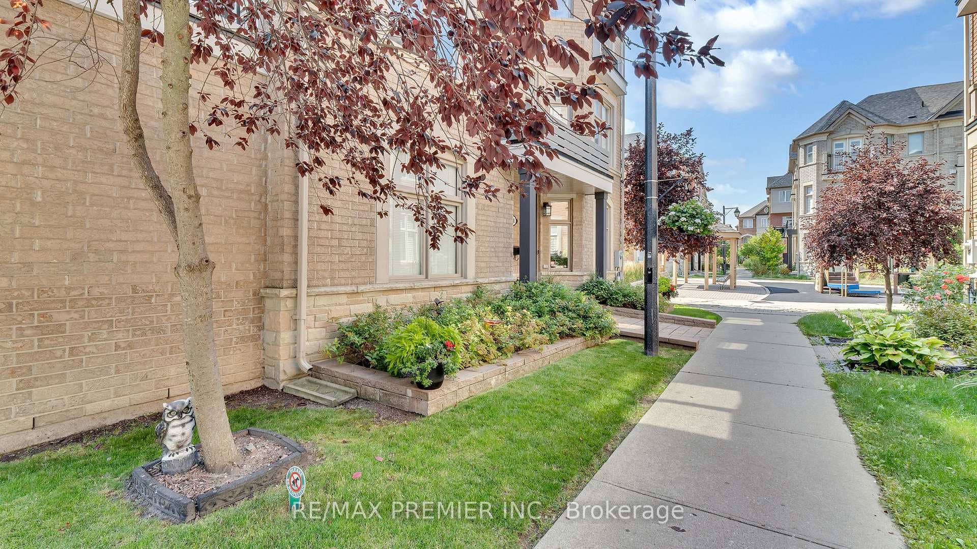 10 Henry Peters Lane, Vaughan, ON L4L 0A7