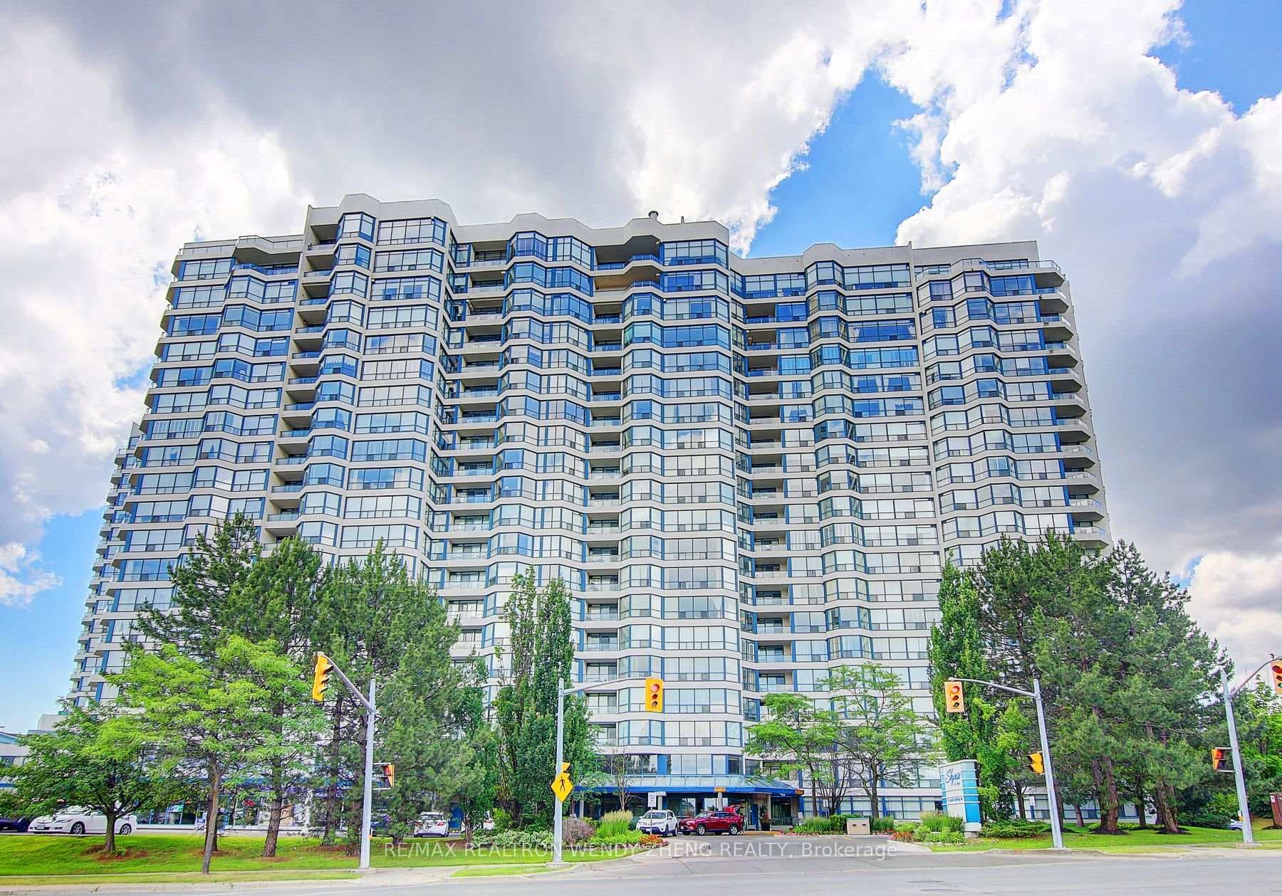 1 Clark Avenue W 608, Vaughan, ON L4J 7Y6