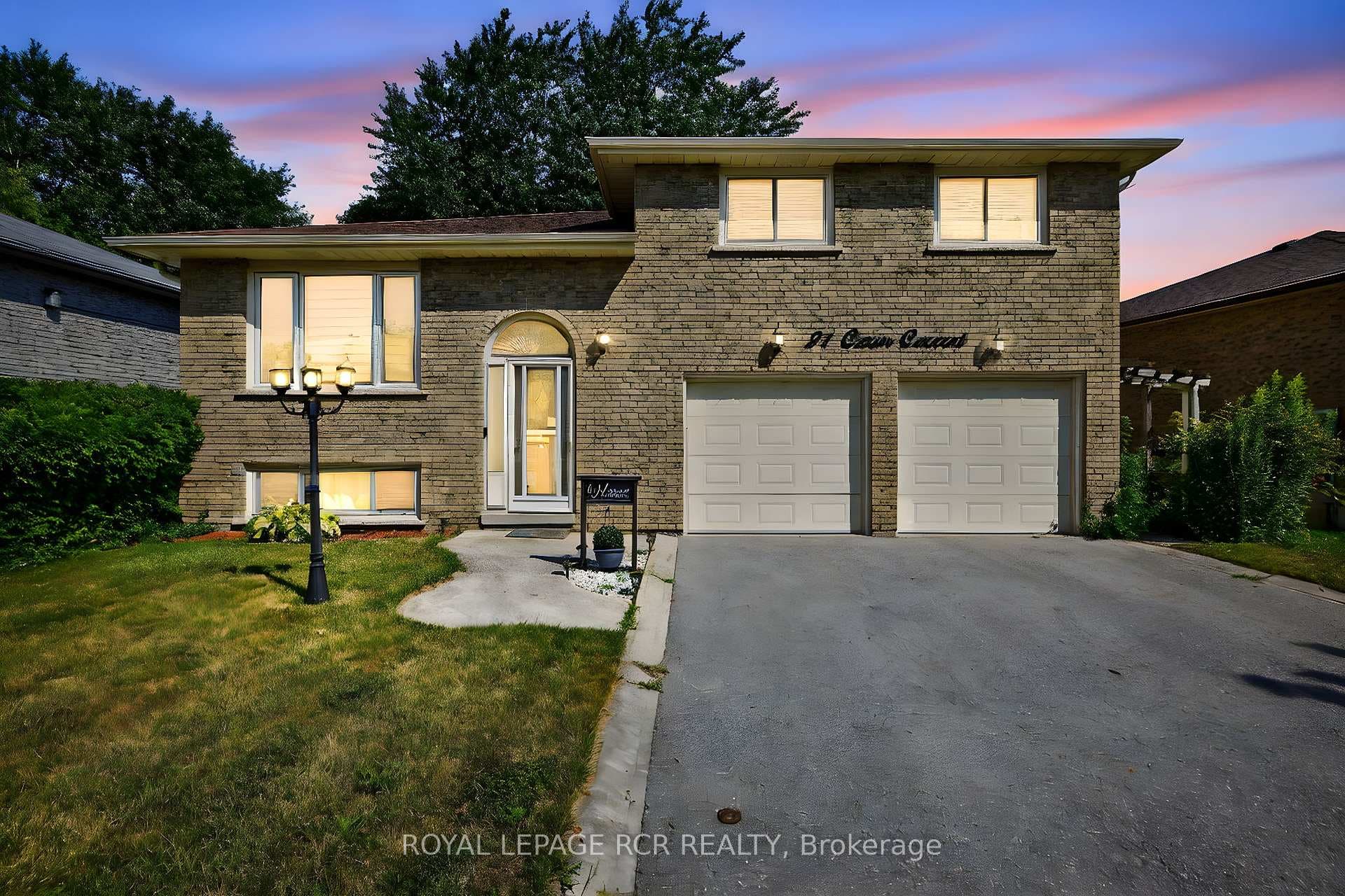 21 Crown Crescent, Bradford West Gwillimbury, ON L3Z 2M7