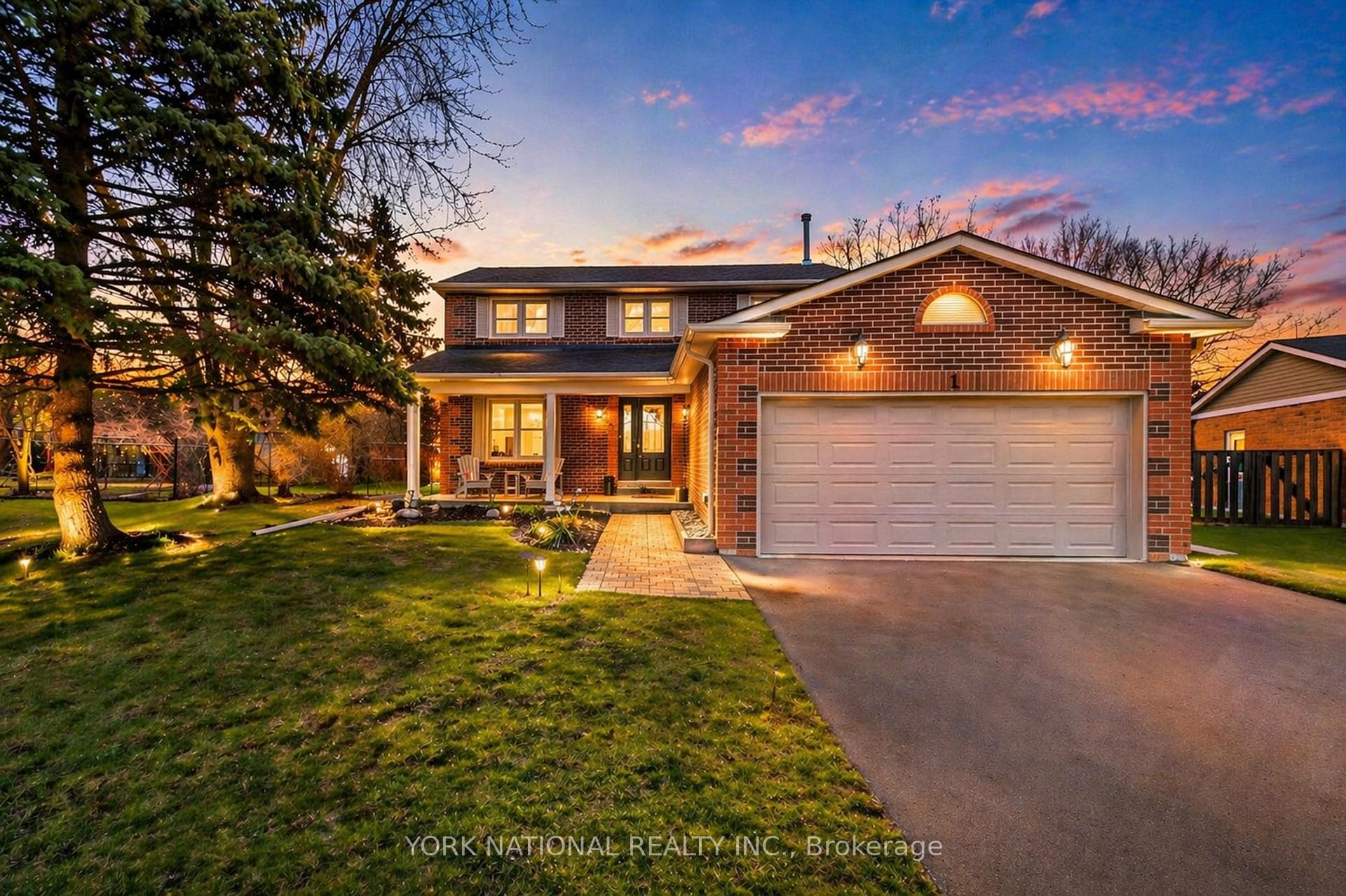 1 Eves Court, Newmarket, ON L3Y 7P8