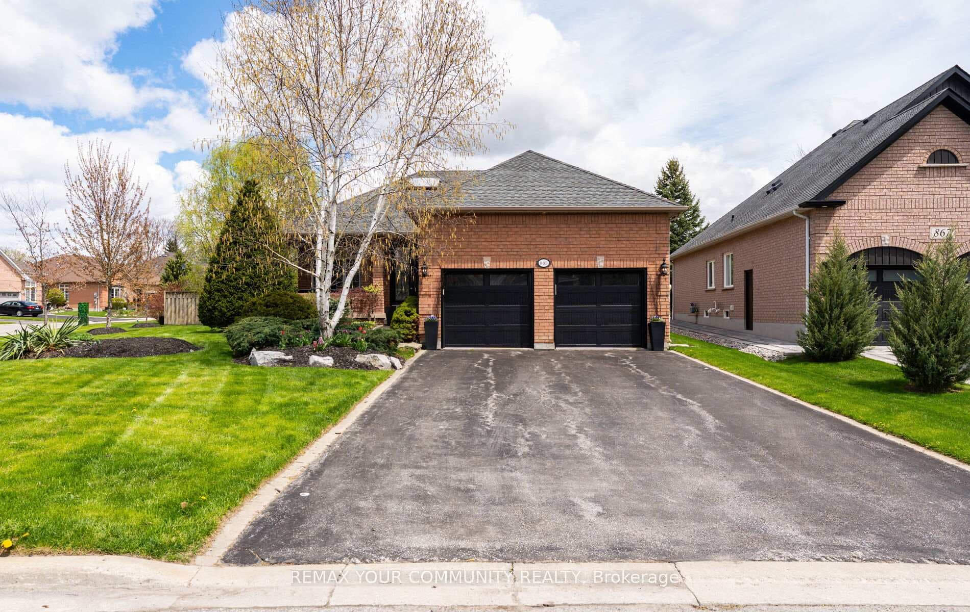 863 Shadrach Drive, Newmarket, ON L3X 2H3